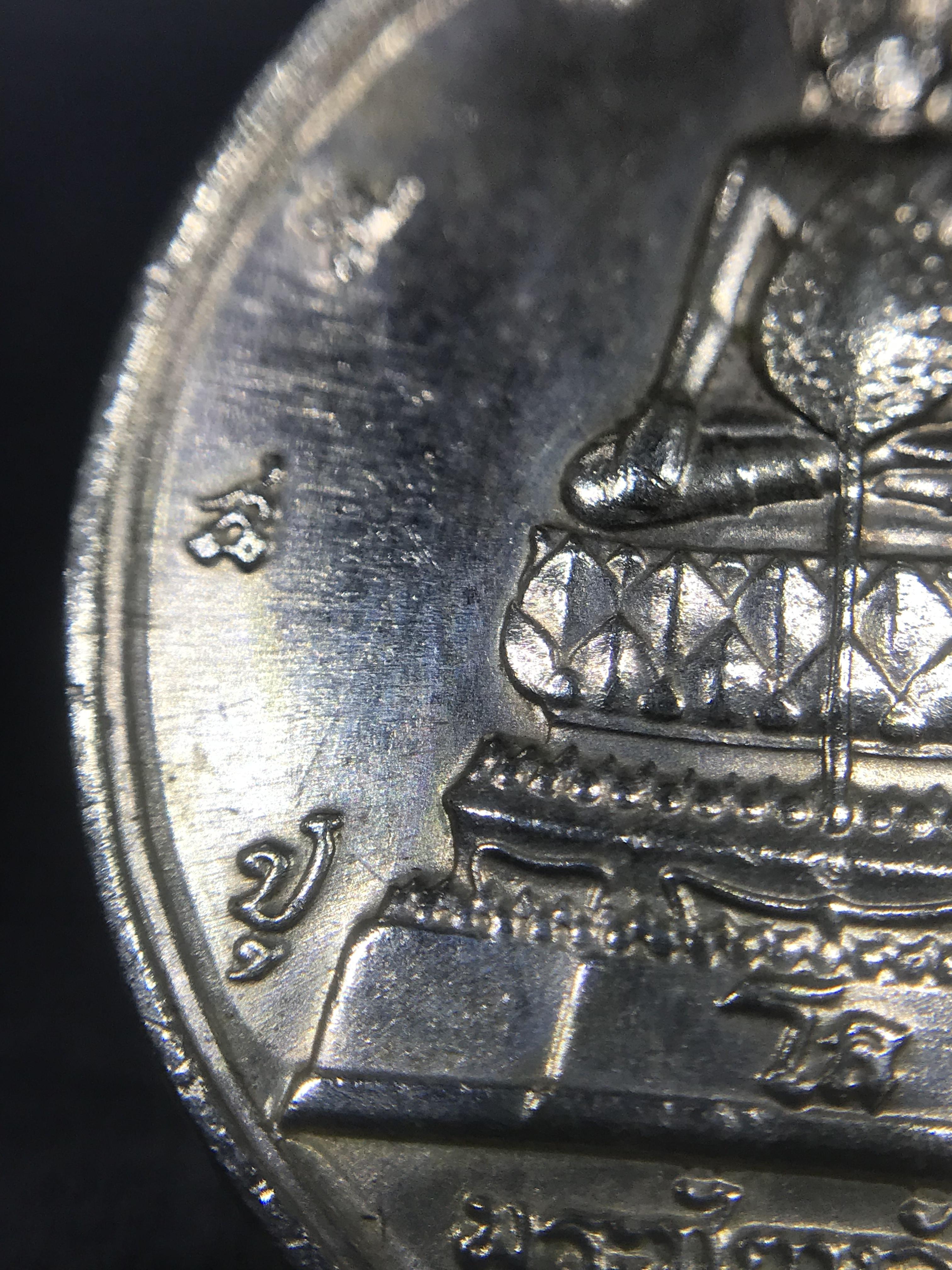 เหรียญพระชัยหลังช้าง หลัง สก. ปี 2535 เนื้อเงินพร้อมกล่อง พิธีใหญ่ สภาพสวยเดิมๆ หายากมาก