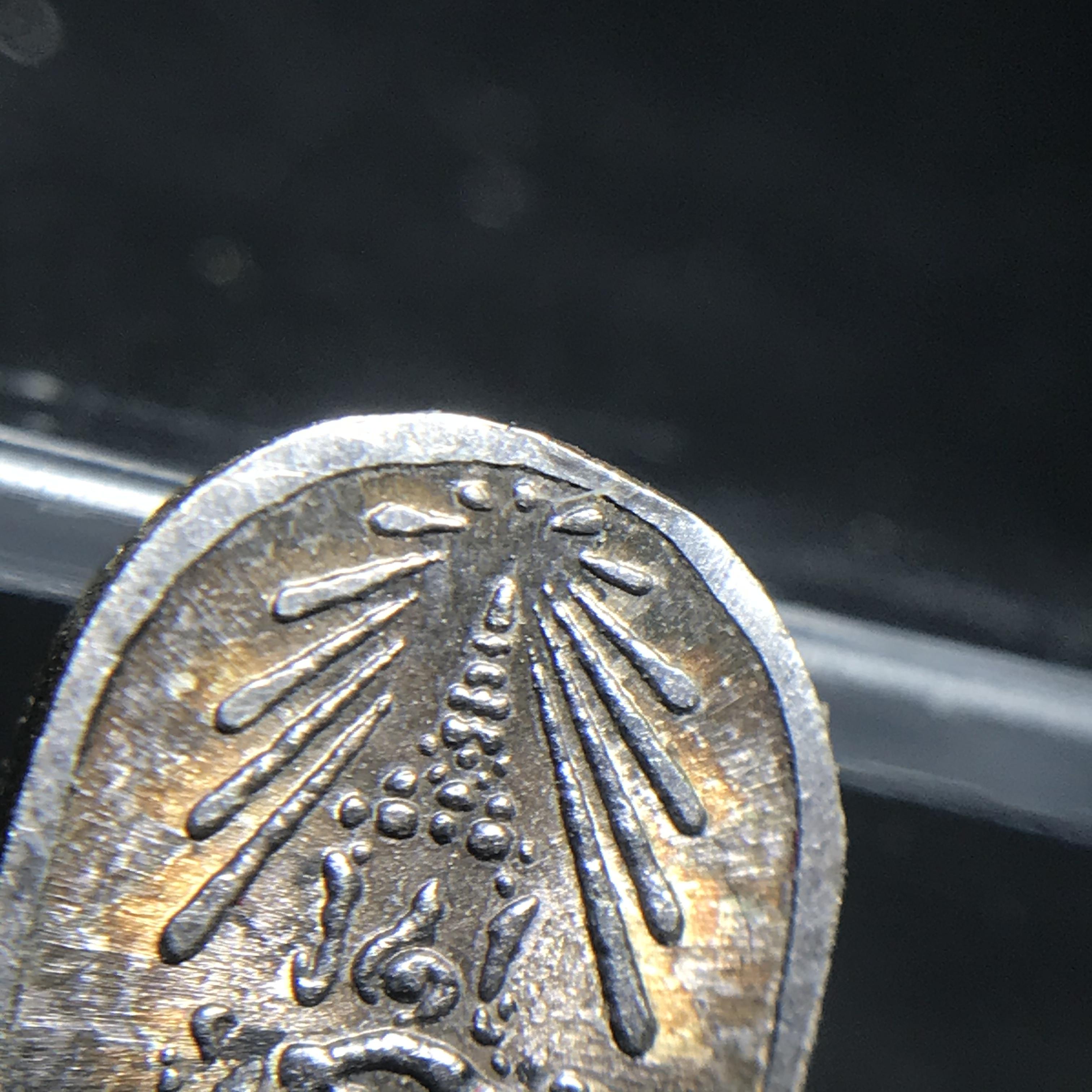 พระปรกใบมะขาม พระพุทธสิหิงค์ ภปร ธรรมศาสตร์ 50ปี เนื้อเงิน(ในหลวงรัชกาลที่9 เสด็จเททอง)(พระปรกใบมะขาม ภปร. รุ่นแรก)หายาก ผิวเดิมสวย