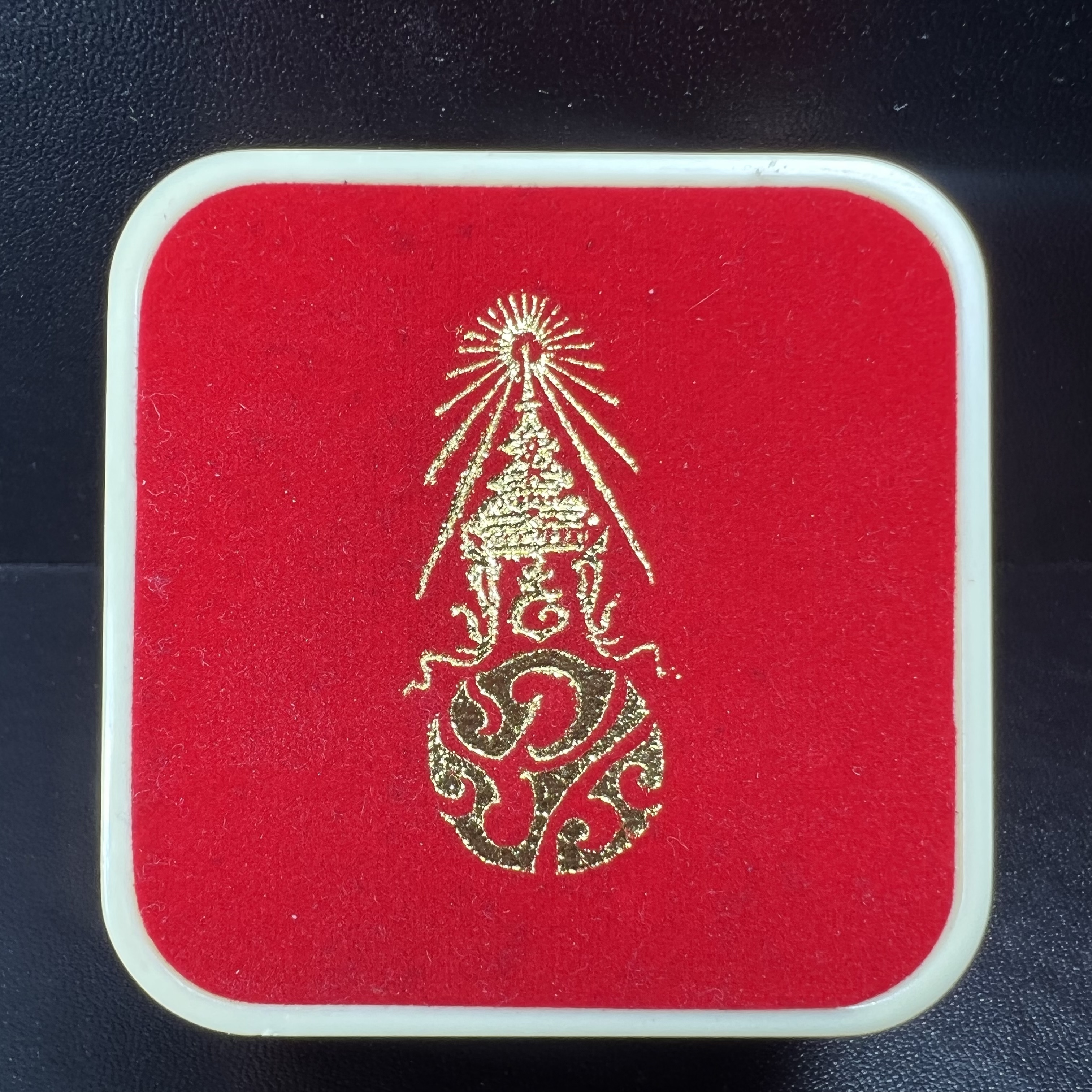 พระกริ่งพระพุทธชินสีห์ ภปร. (รุ่น2) เนื้อนวโลหะ กองทุนฟันเทียมพระราชทาน ในวโรกาสมหามงคล 80 พรรษา ปี 2550 (1 ใน 6499 องค์)