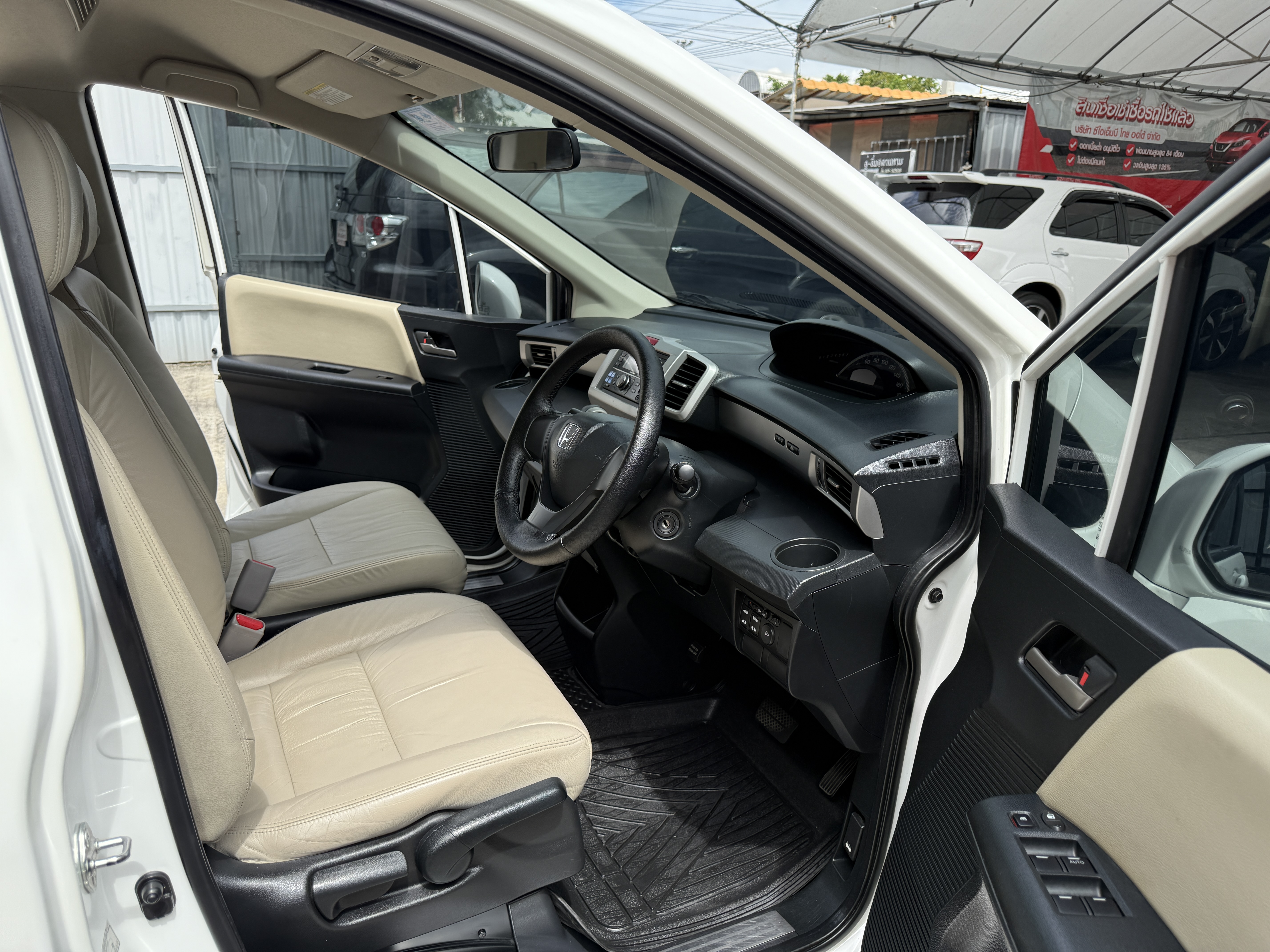 Honda Freed 1.5 E แอร์หลัง At 2015 ขาวมุก