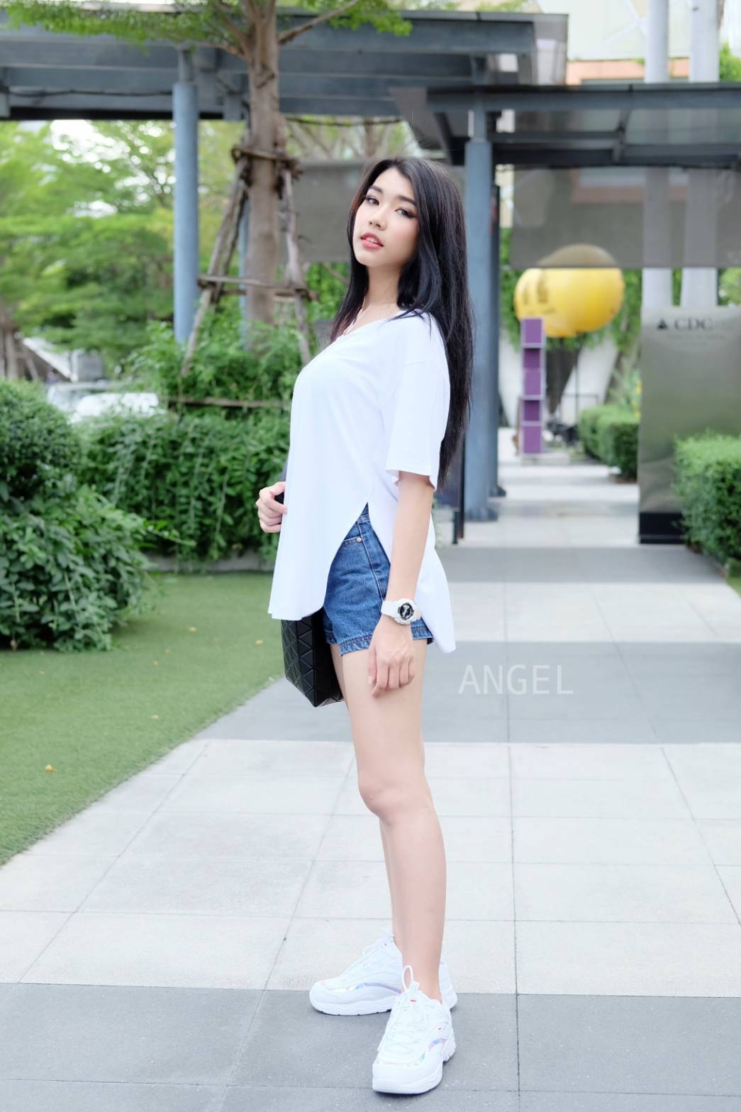 ชายโค้ง