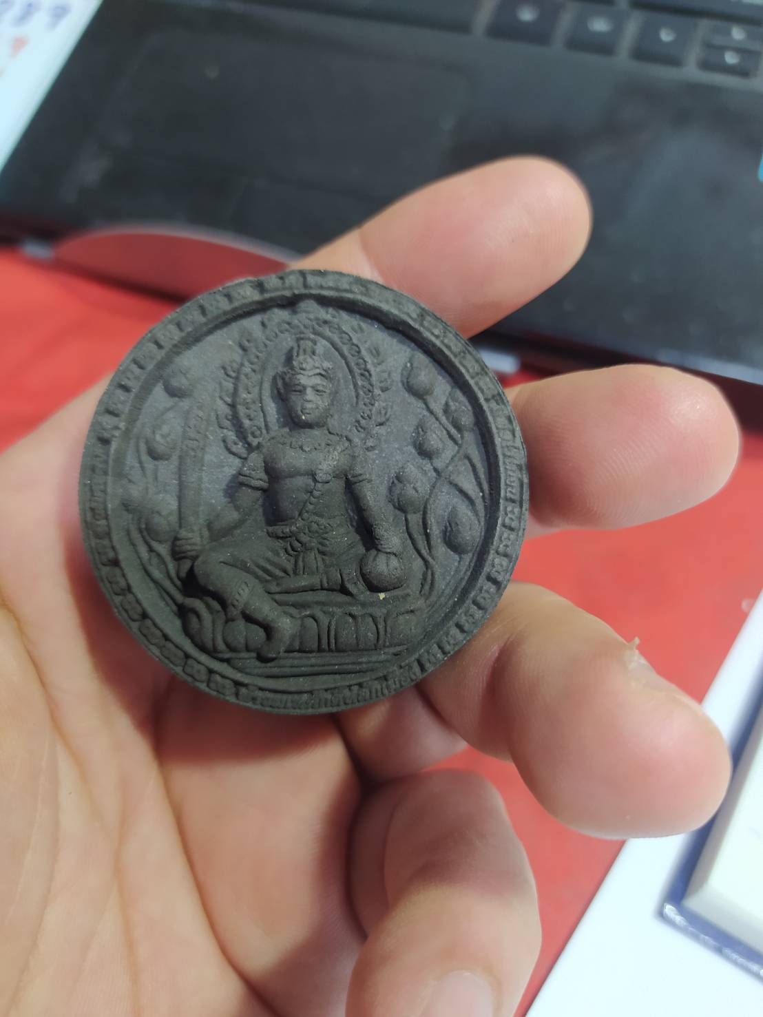 พระทวาราวดีศรีกันทรวิชัย รุ่น ประทานพร สร้างโดย คณะสงฆ์อำเภอกันทรวิชัย จ.มหาสารคาม 2550