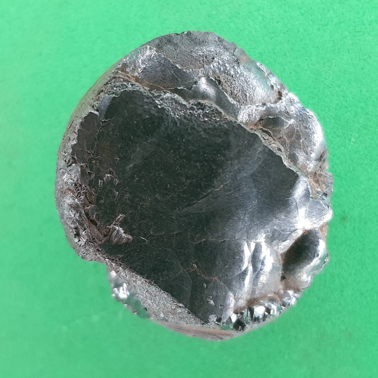 ของป้องกัน เหล็กไหลงอก เขาอึมครึม ของแท้