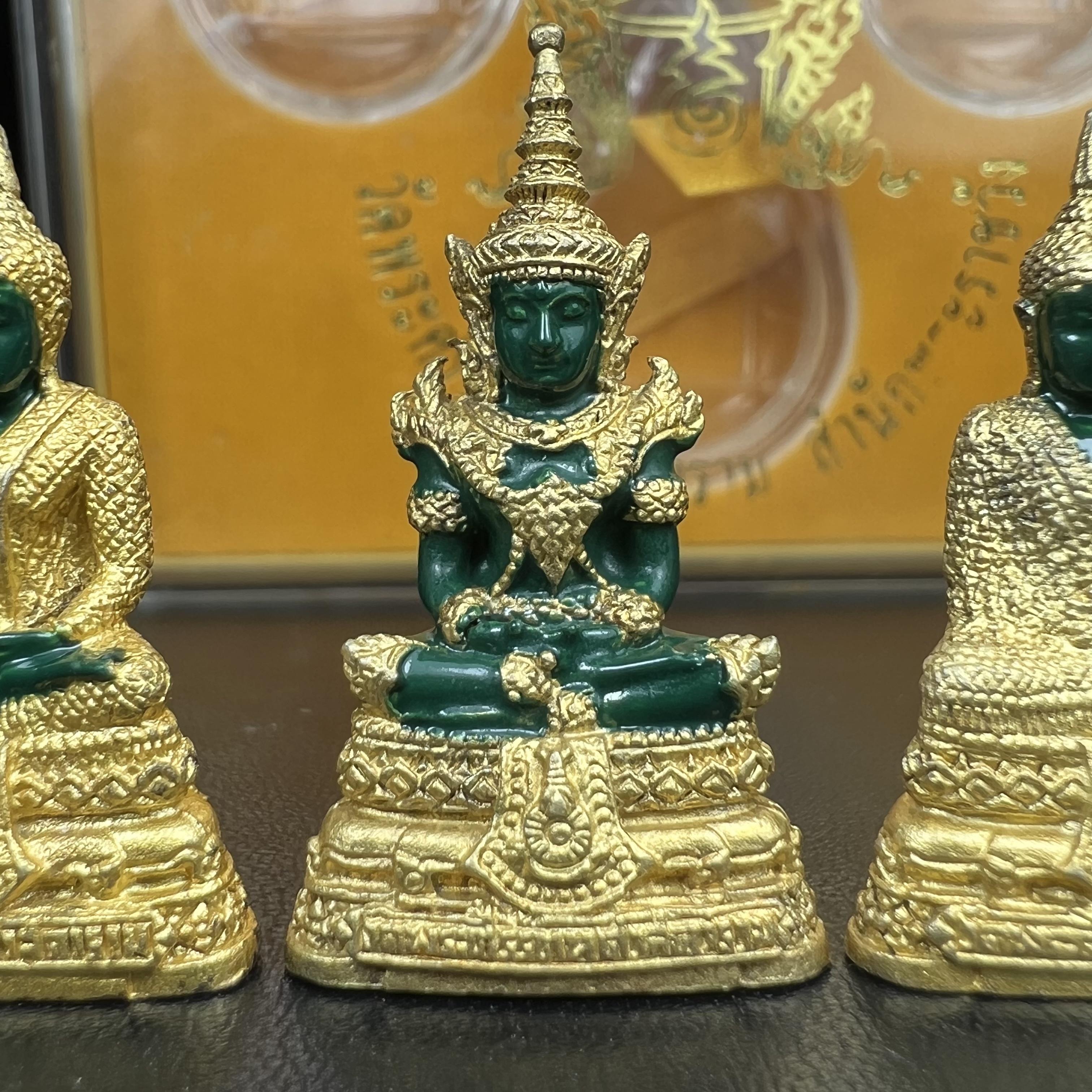 พระพุทธมหามณีรัตนปฏิมากร(พระแก้วมรกต) วัดพระศรีรัตนศาสดาราม สำนักพระราชวัง จัดสร้าง ชุด3 ฤดู ร้อน ฝน หนาว(บรรจุมวลสารใต้ฐาน)