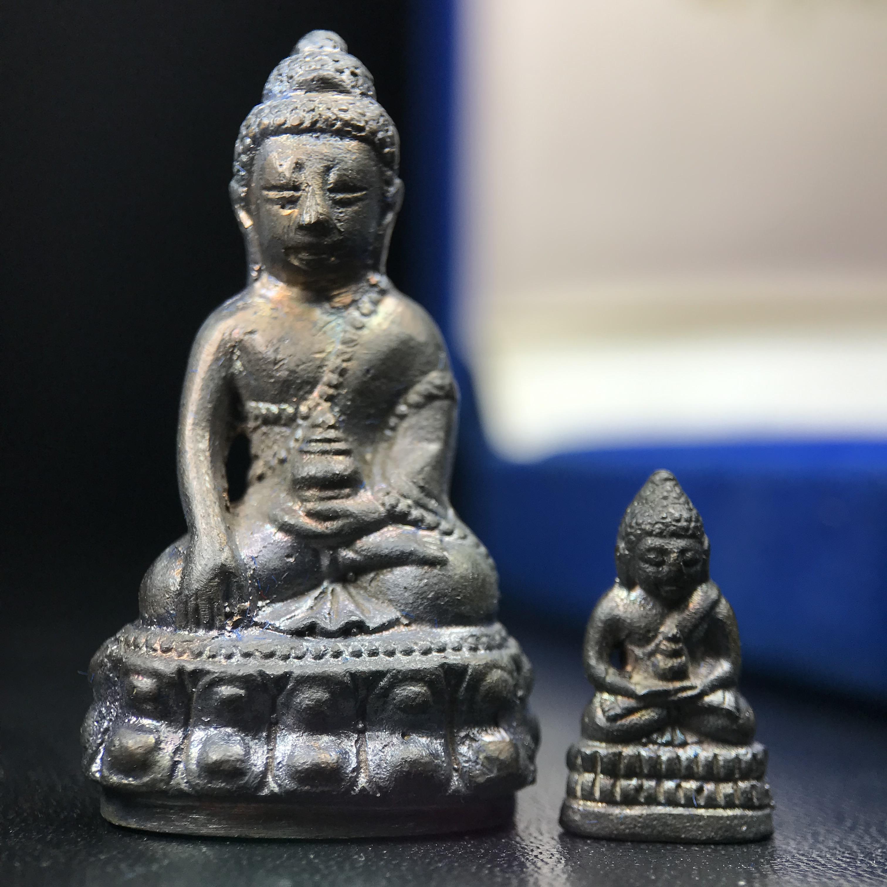 พระกริ่ง-พระชัยวัฒน์ สว. 90 พรรษาสมเด็จย่า ปี2533 เนื้อนวโลหะ(แก่ทองคำผสมทองคำเยอะมากรุ่นนี้)(ในหลวงรัชกาลที่9เสด็จในพิธี)(หล่อแบบโบราณอุดมวลสาร 108 แบบฉบับพระกริ่งใหญ่สายวัดสุทัศน์ พระสังฆราช(แพ))(1 ใน 3000 ชุด) หายาก