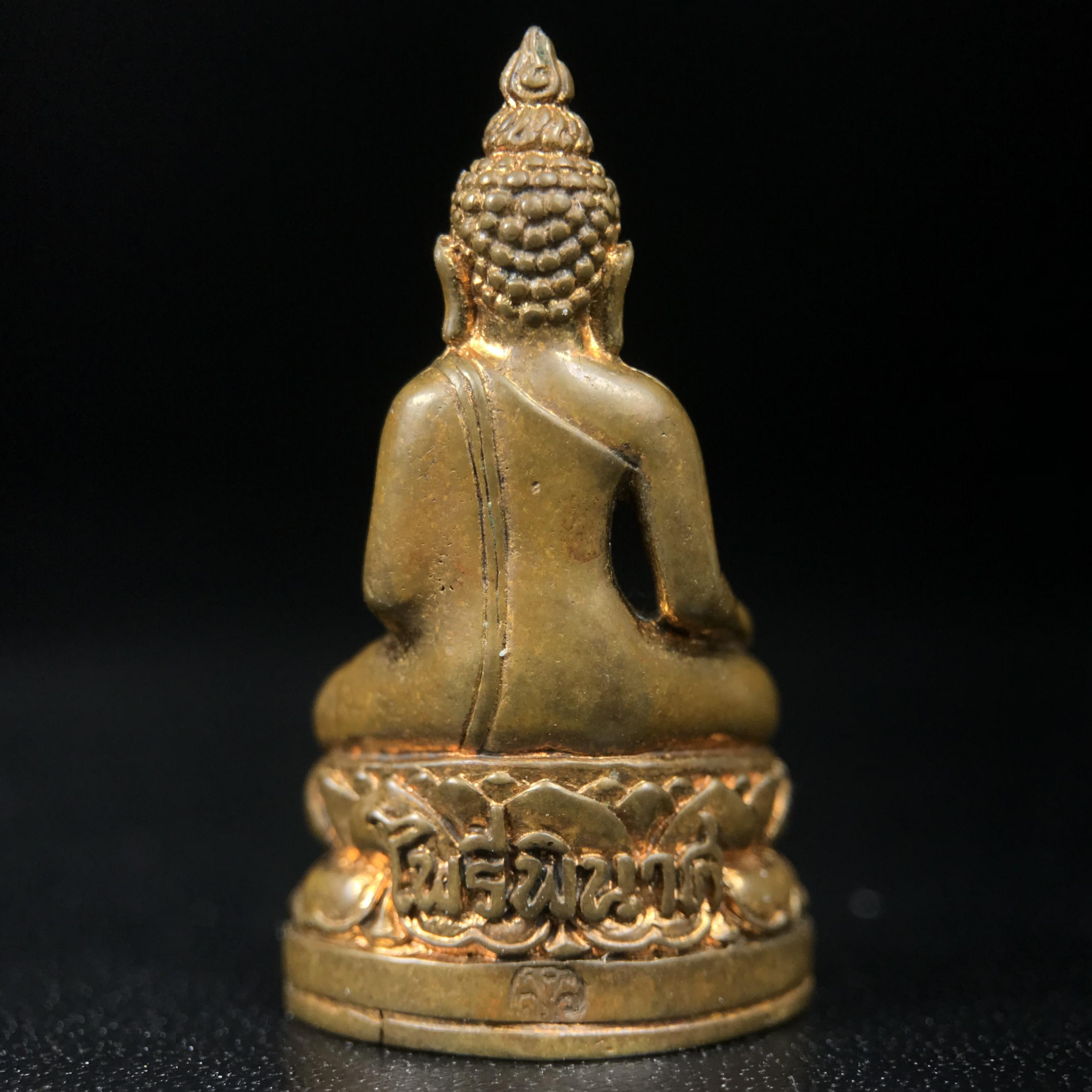 พระกริ่งไพรีพินาศ บรรจุเหล็กไหล ครั้งแรกและครั้งเดียวในประวัติศาสตร์ เฉลิมพระเกียรติ พระบาทสมเด็จพระเจ้าอยู่หัวรัชกาลที่9 พระชนมพรรษา 6 รอบ ปี2542 เนื้อสัมฤทธิ์(บรรจุเหล็กไหล)ดีนอก-ดีใน พิธีใหญ่ มวลสารเด่น (หายาก)