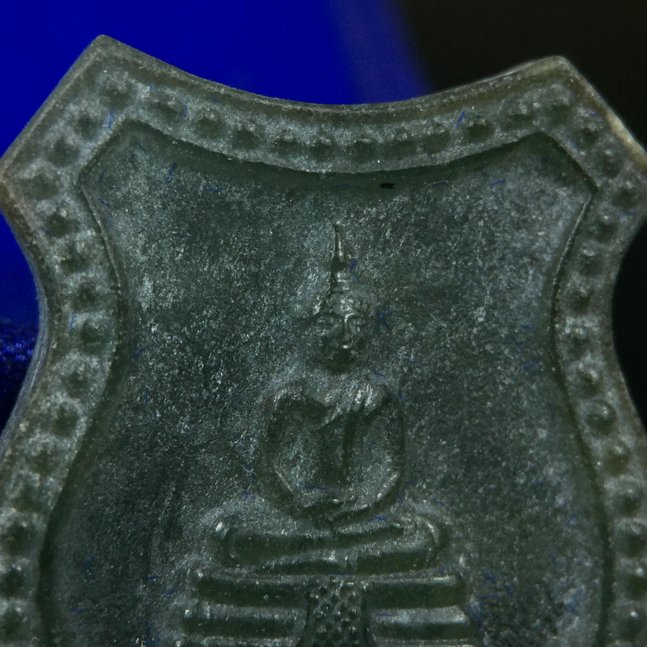 พระพุทธโสธร เนื้อหยก(รุ่นแรก)รุ่นประวัติศาสตร์ พุทธาภิเษก วันที่ 3 กันยายน พ.ศ.2543 ณ พระอุโบสถวัดโสธรวรารามวรวิหาร อ.เมือง จ.ฉะเชิงเทรา พิมพ์รูปอาร์มด้านหลังพระมีโค๊ตแผ่นทองคำแท้กำกับทุกองค์พร้อมกล่องบรรจุและบัตรรับรองเดิมครบชุด (1 ใน 3999 องค์)นิยมหายาก