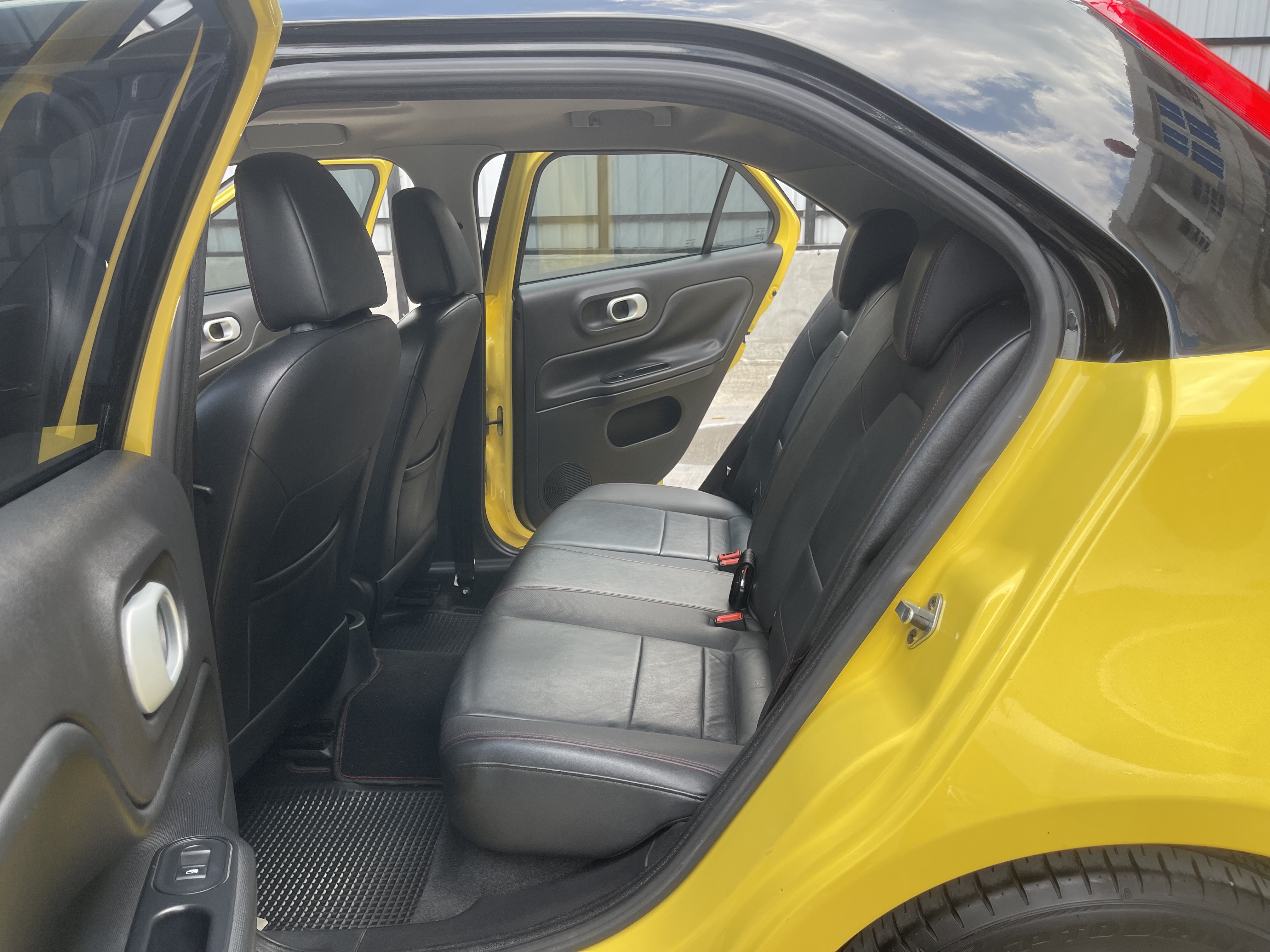 MG MG3 1.5 X (Twotone) Sunroof At 2016 เหลือง-ดำ