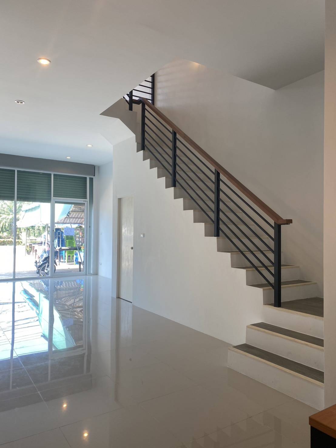 For Sales : Chaofah, 3-Storey Commercial Building, 3 Bedrooms 4 Bathrooms