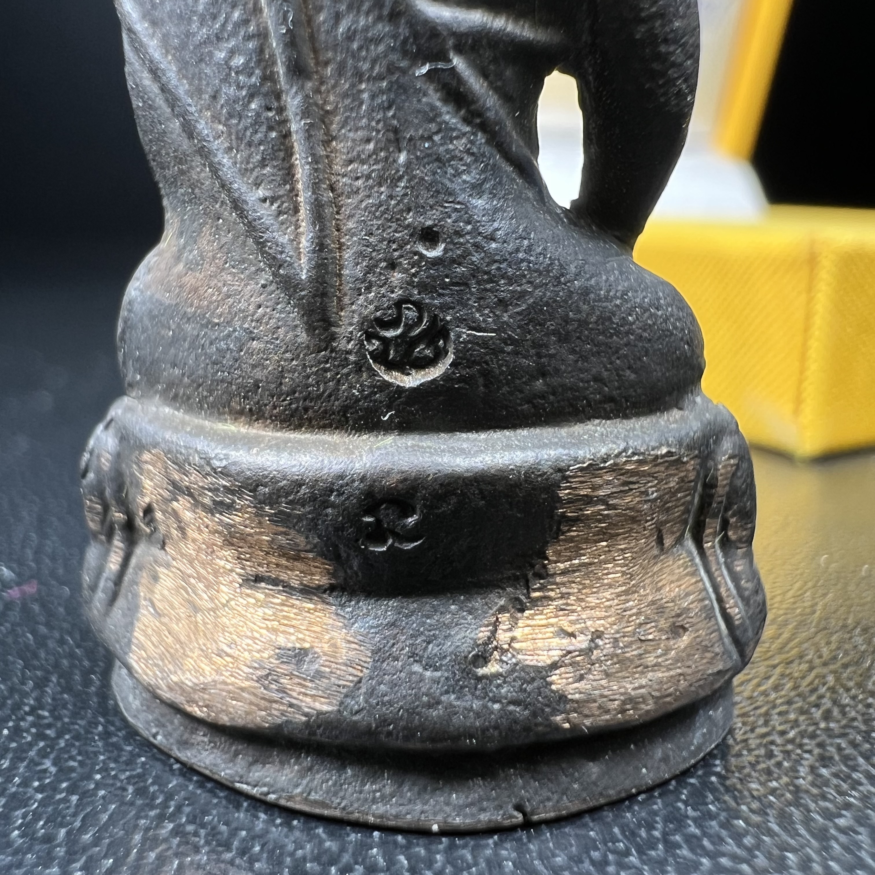 พระกริ่ง ภปร รุ่นสร้างหอพระมหาวิทยาลัยธรรมศาสตร์ ปี2542 เนื้อนวโลหะ มหาพิธี 3วาระอันยิ่งใหญ่(1ใน5000องค์)