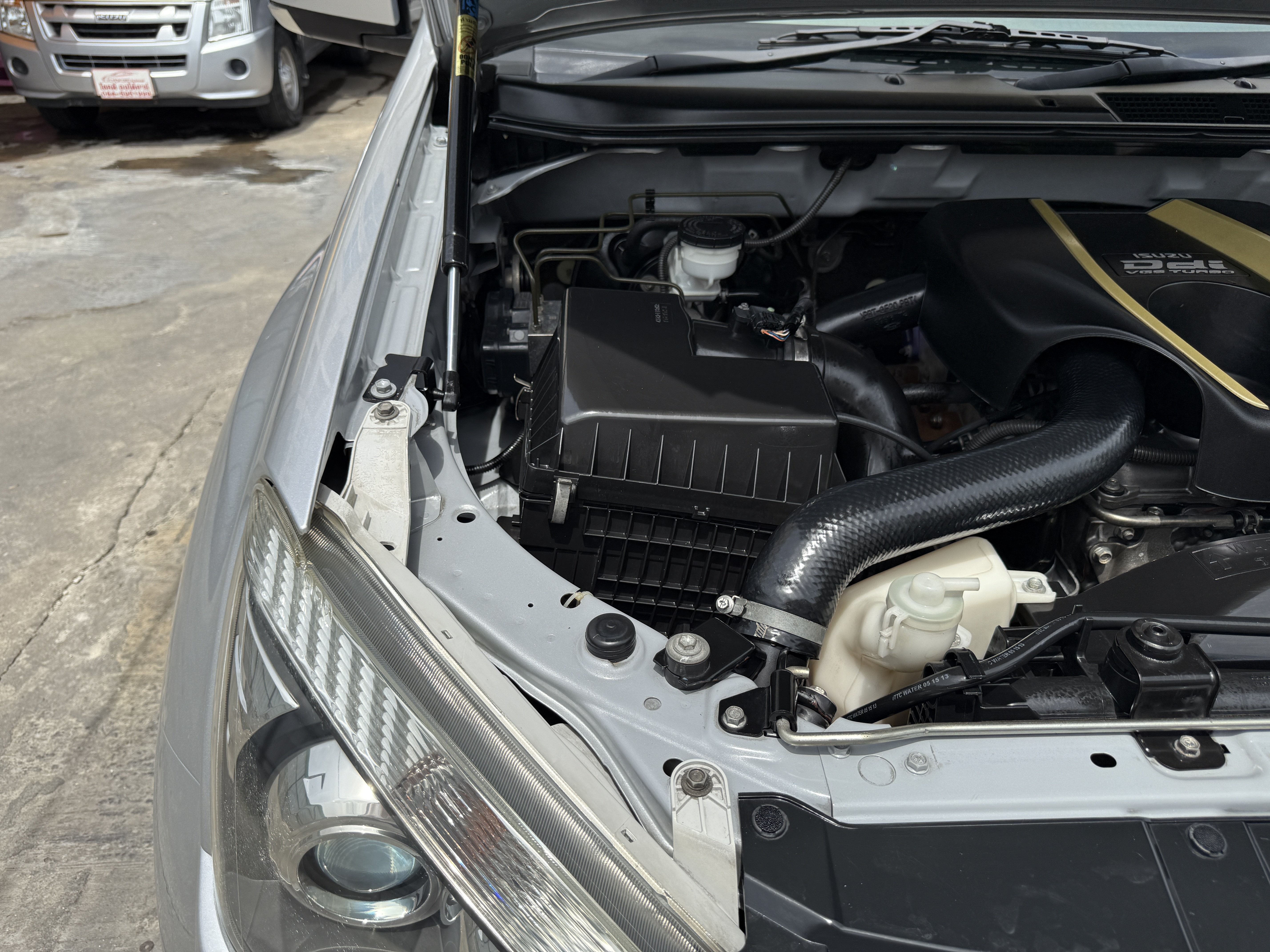 Isuzu Dmax All New 4ประตู Hilander 2.5 Vgs Z Dvd 2014 เงิน