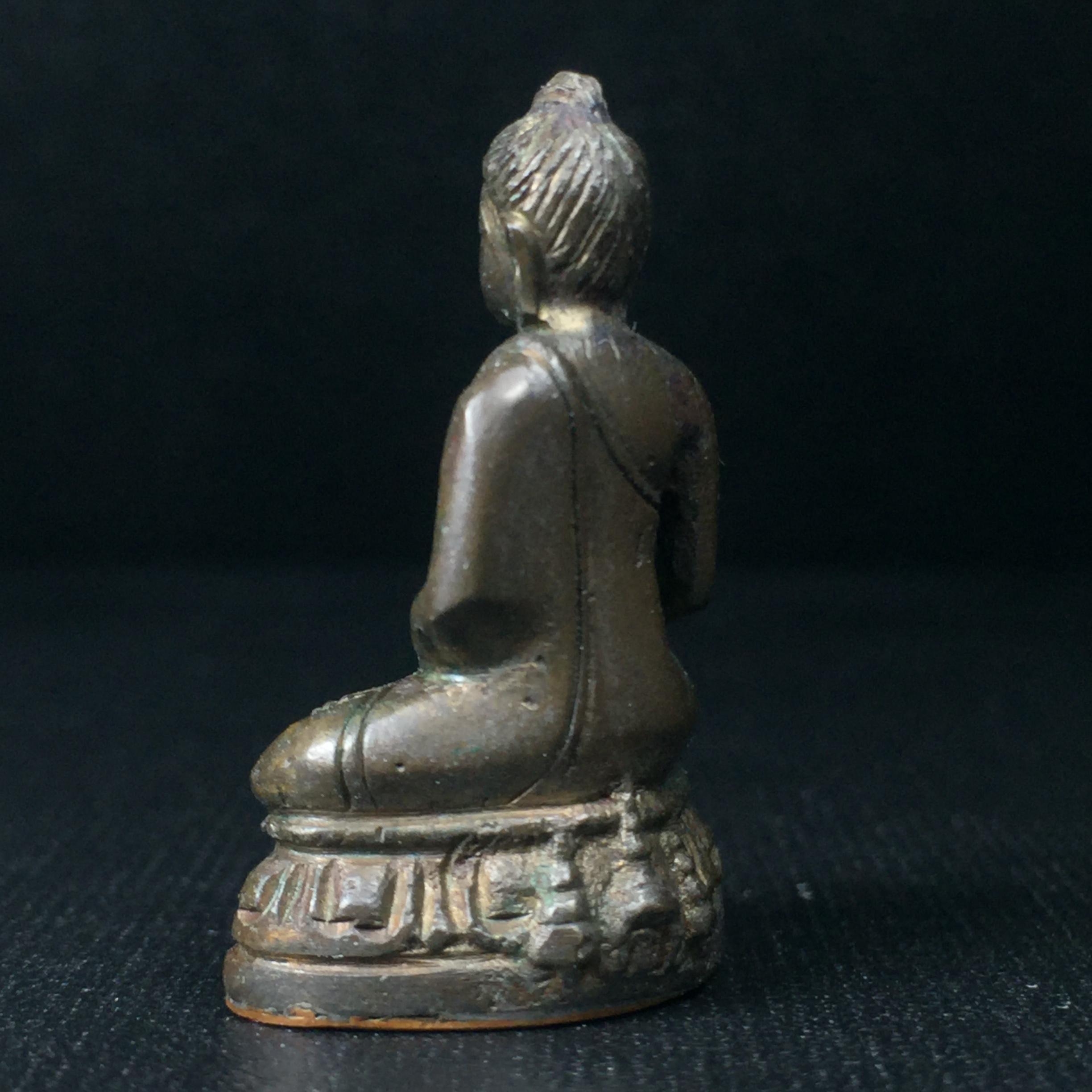 พระกริ่งวชิรมงกุฎ ฉลอง 100 ปี วัดมกุฎกษัติยาราม ปี 2511 "พิมพ์ใหญ่"(นิยมหายาก) เนื้อนวโลหะ(ในหลวง ร.9 เสด็จเททอง)(พิธีใหญ่ ปีลึก เกจิในยุคร่วมพิธี)