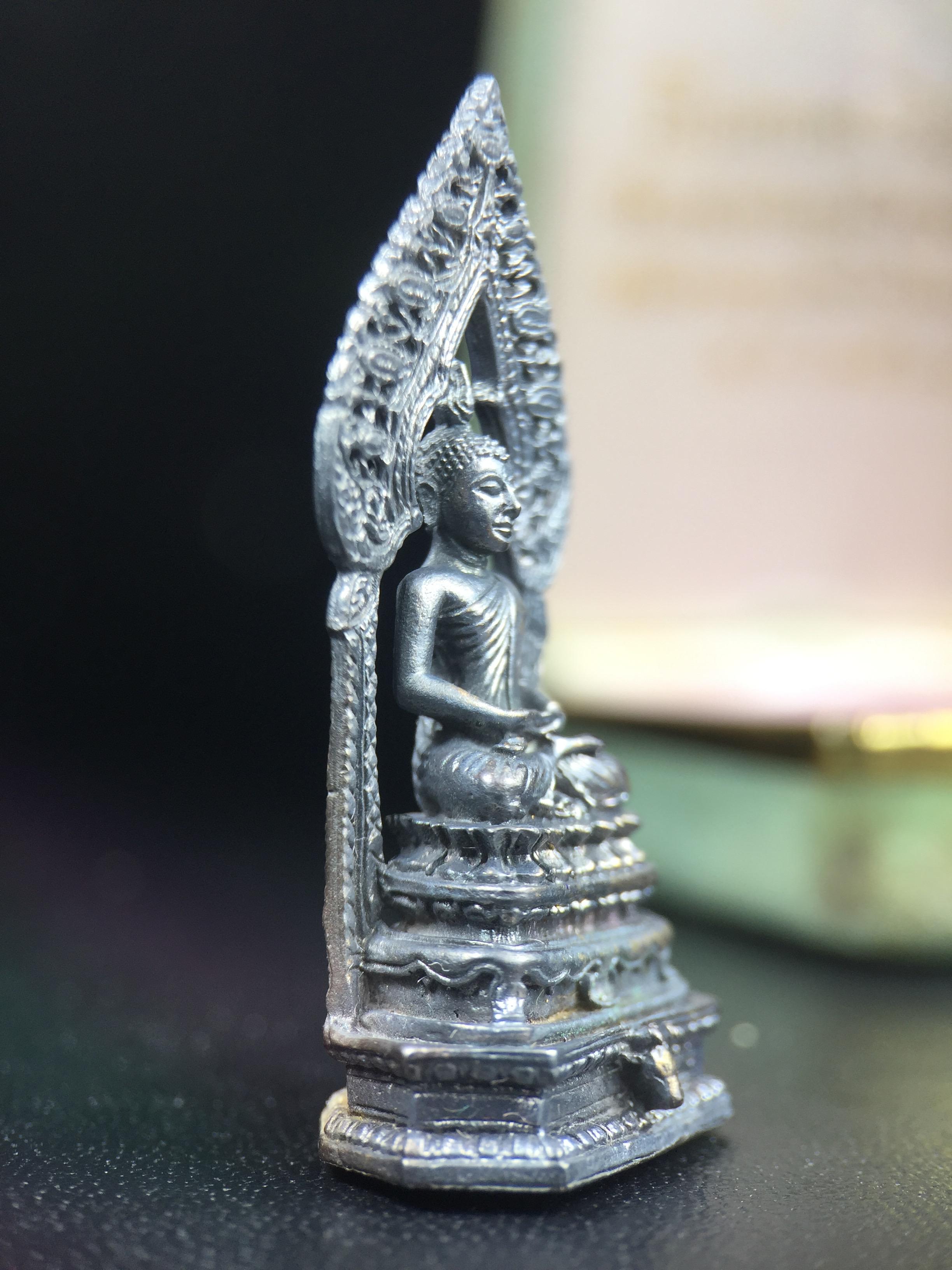กริ่งพระพุทธนิรันตราย วัดราชประดิษฐสถิตมหาสีมารามราชวรวิหาร สมโภชกรุงรัตนโกสินทร์ 200ปี พ.ศ.2525 เนื้อเงิน(ผิวเดิมกลับดำสวยนอนกล่อง) (พิธีใหญ่ เกจิคณาจารย์ในยุคล้นหลาม ในหลวง ร.9 เสด็จร่วมพิธี สมเด็จพระสังฆราชประธานพิธีปลุกเสก)หายากก(1ใน 209 องค์)