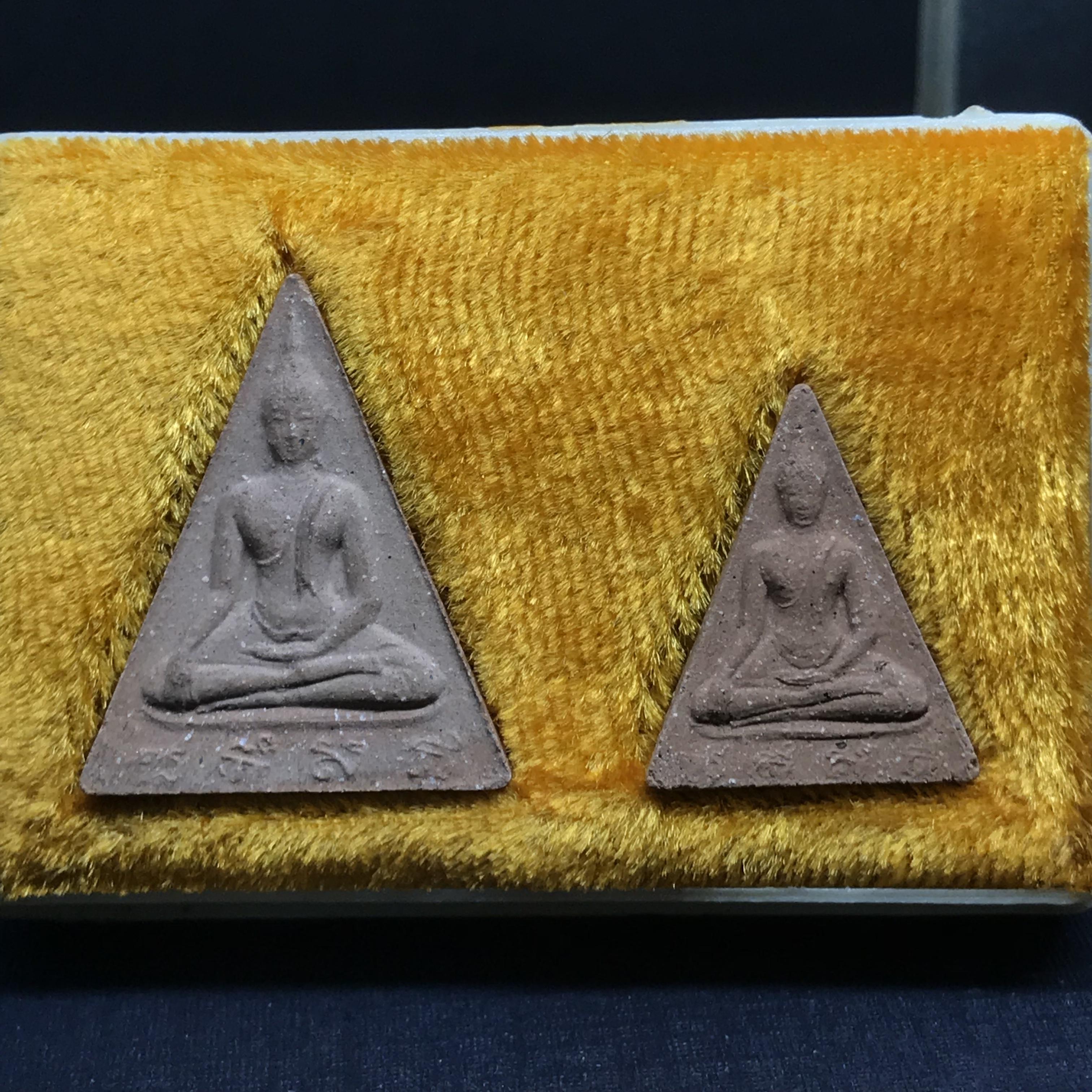 พระสมเด็จนางพญา สก ชุดพิมพ์ใหญ่-เล็ก วัดบวรนิเวศวิหาร ปี2519(ในหลวงรัชกาลที่9และสมเด็จพระราชินี เสด็จร่วมในพิธี)