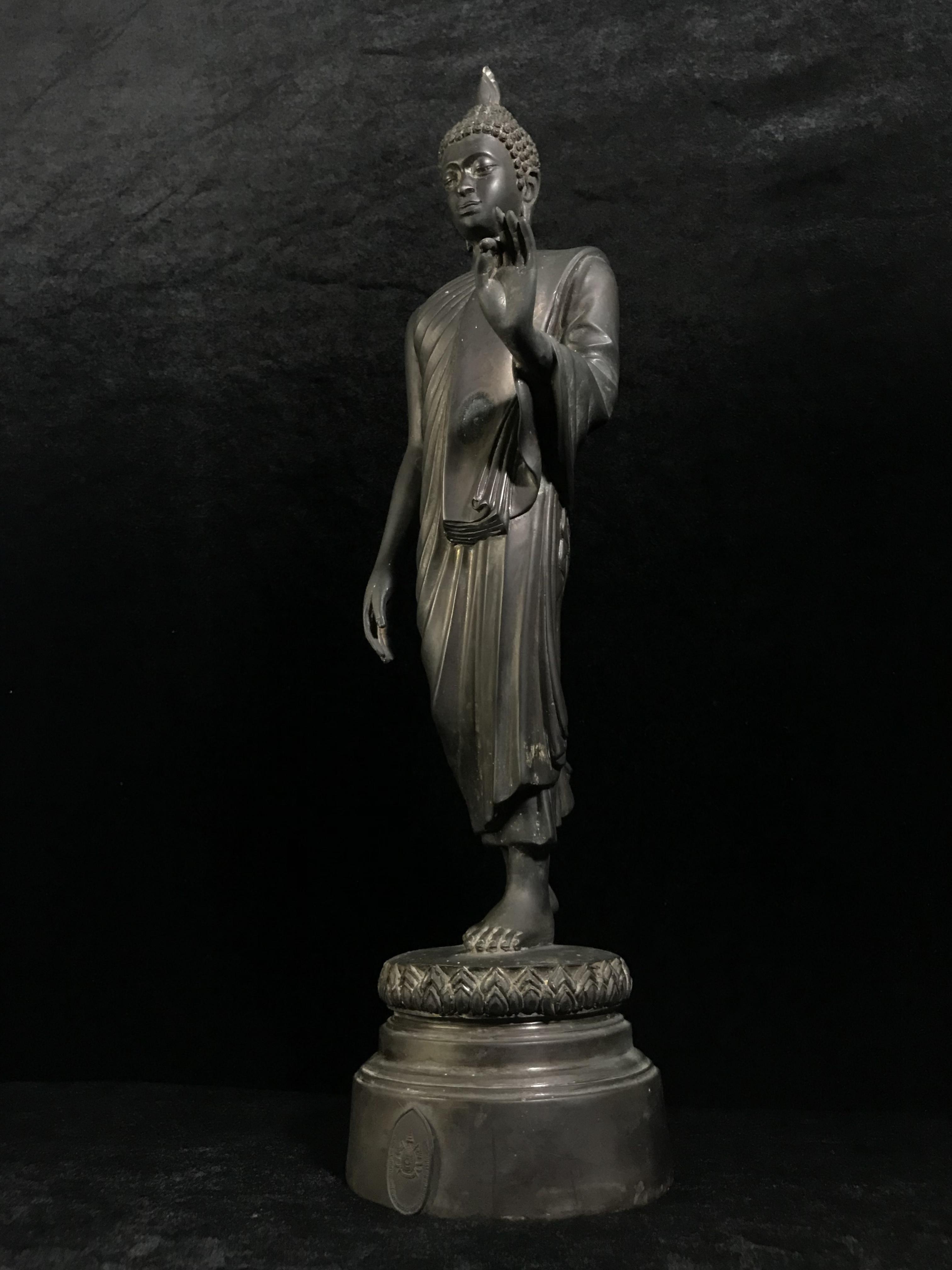 พระบูชา 25พุทธศตวรรษ พระศรีศากยะทศพลญาณ ประธานพุทธมณฑลสุทรรศน์ ปี 2531 ตราสัญลักษณ์พระราชพิธีรัชมังคลาภิเษก ปี 2531 หมายเลข (๑๕)๕๘๓ ขนาดความสูง 15 นิ้ว รวมฐานสูง 18 นิ้ว(นิยมหายาก)