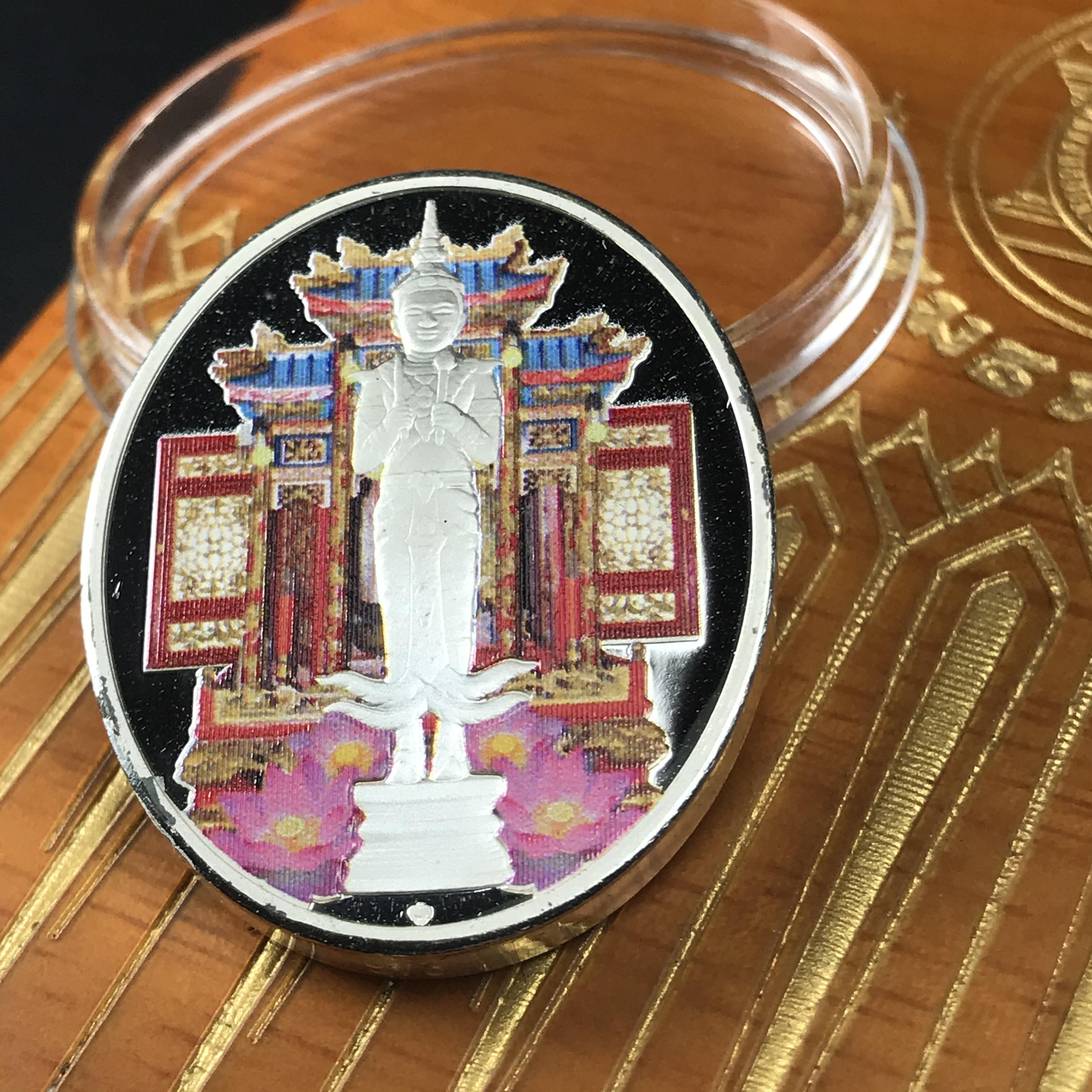 เหรียญที่ระลึกพระคลัง (พิมพ์สี) เนื่องในโอกาสครบ 125 ปี พระคลังมหาสมบัติ พ.ศ. 2558 เนื้อเงิน 99.99% ขัดเงา พิมพ์สี สวยสดงดงาม(นิยม สร้างน้อย หายาก)1 ใน 3126เหรียญ ***ตามความเชื่อที่ว่า ท่านใดมีพระคลังไว้บูชา ท่านนั้น จะมีกินมีใช้ตลอดไป เงินทองไม่ขาดมือ***