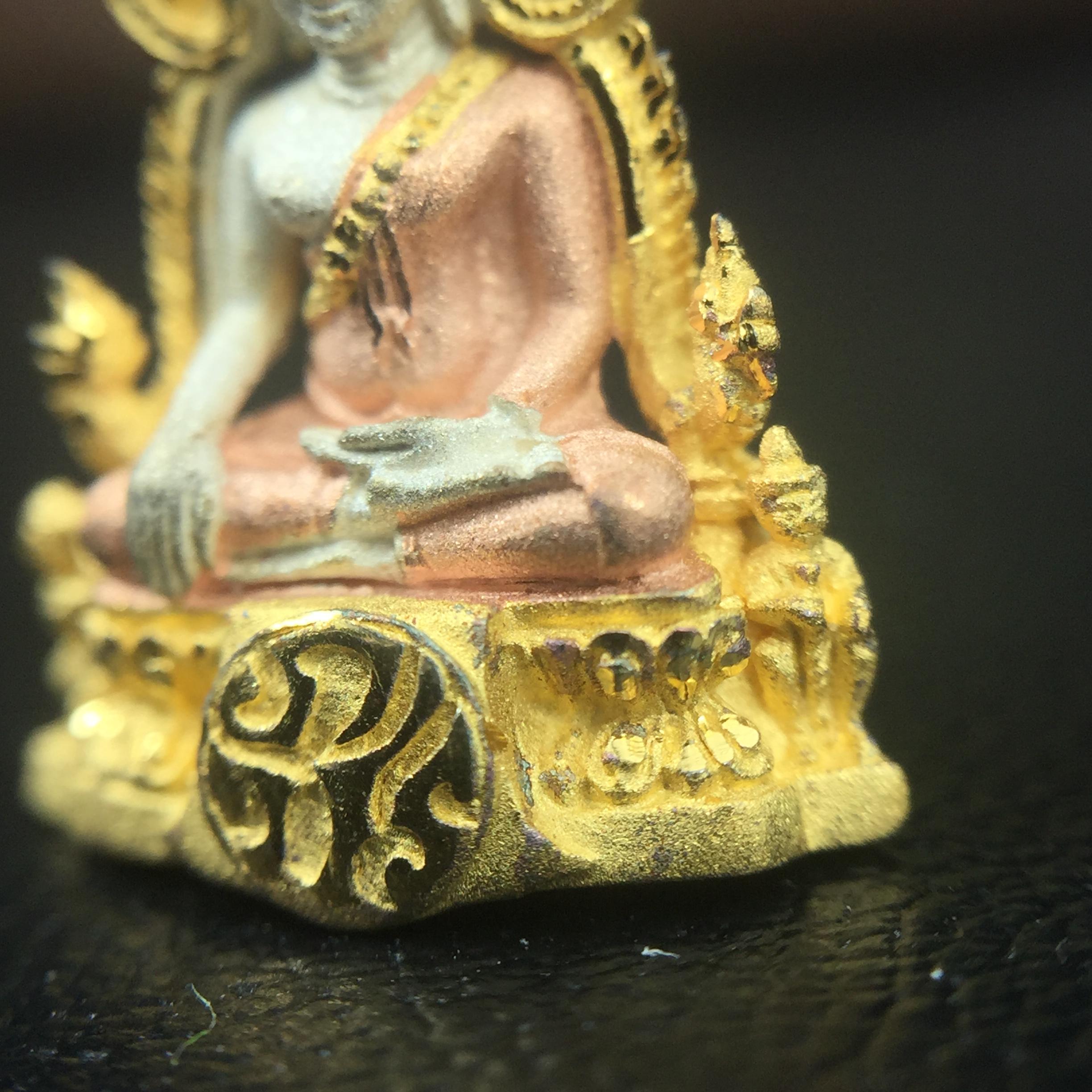 พระพุทธชินราช ภปร. โครงการ "เพราะแผ่นดินนี้ คือ แผ่นดินเกิด" ปี2548(รุ่นแรก) ลอยองค์ หน้าตัก 1/4 นิ้ว เนื้อเงินสามกษัตริย์(สภาพคัดสวย กล่องบรรจุเดิมครบ)