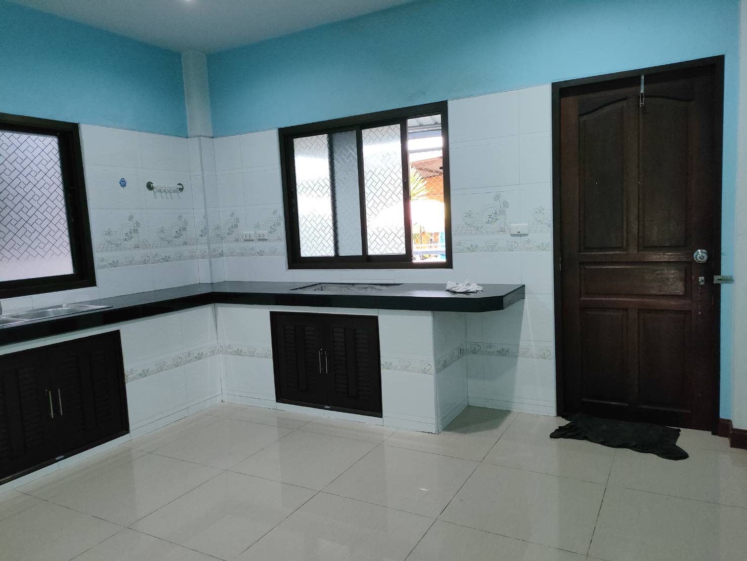 For Rent : Thalang, 2-Storey Commercial Building, 3 Rooms