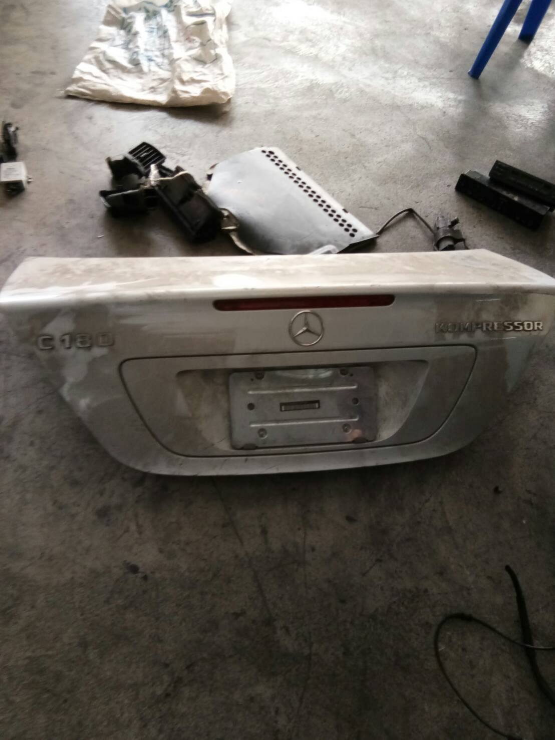 ฝากระโปรงท้าย BENZ W203