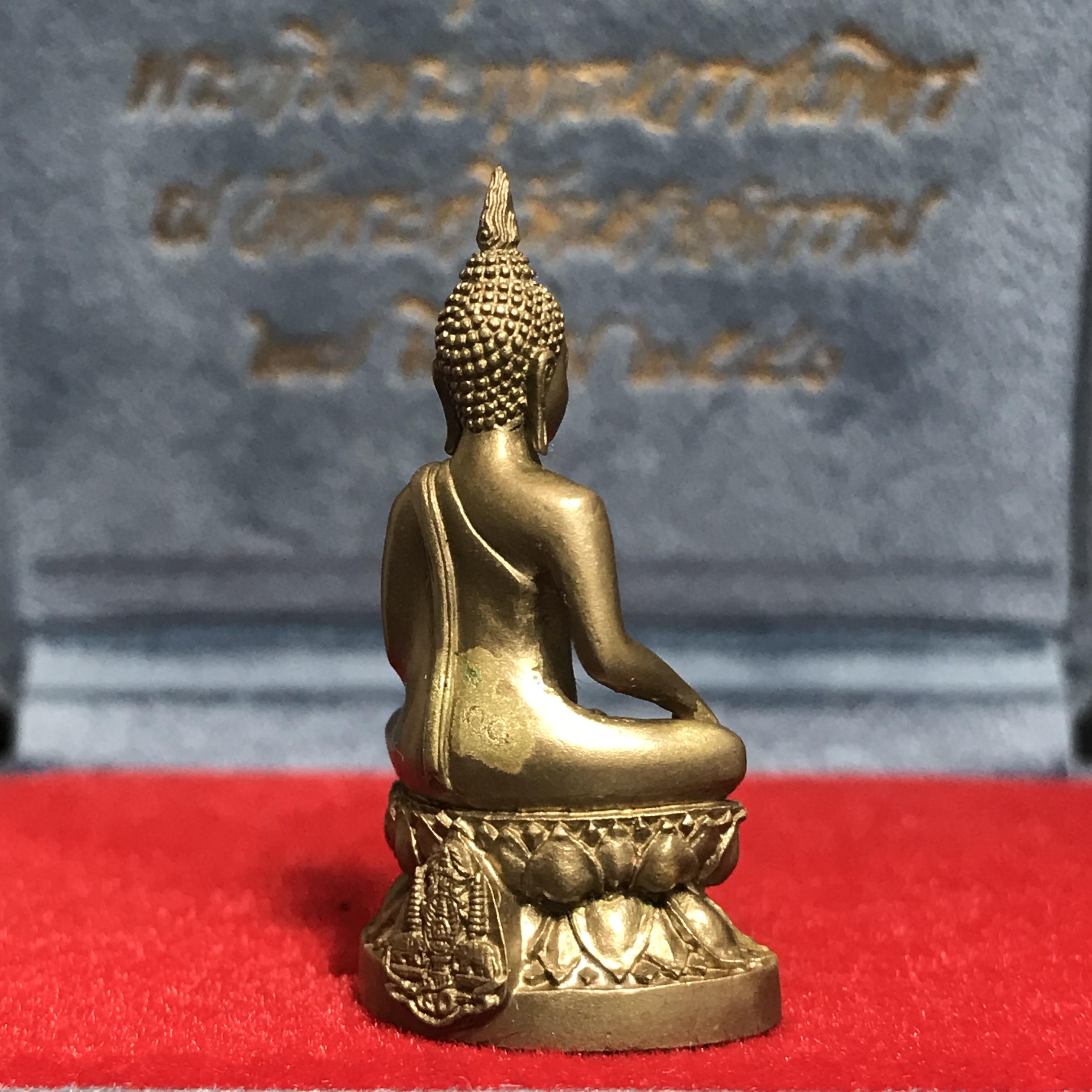 พระกริ่งพระพุทธนวราชบพิตร ครองสิริราชสมบัติครบ 50 ปี พ.ศ.2540 เนื้อทอง93 ชุดพระราชทาน(หายาก)