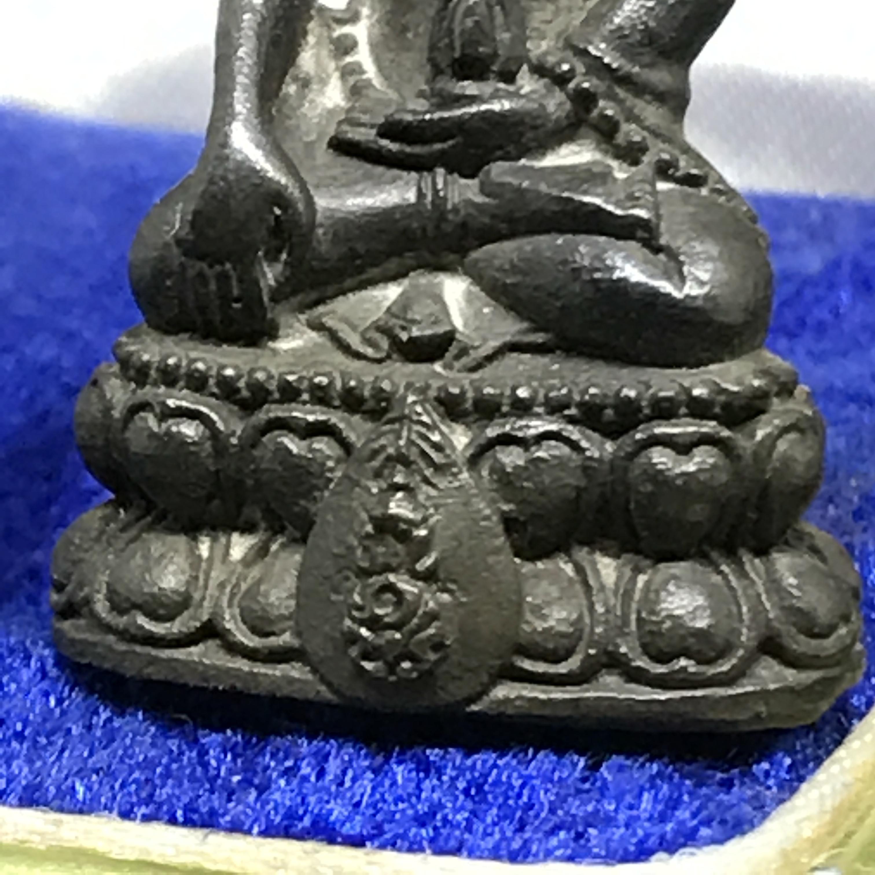 พระกริ่งนวปทุม ภปร. วัดปทุมวนาราม เนื้อนวโลหะ ปี2535(ในหลวงรัชกาลที่9เสด็จเททอง)กล่องกำมะหยี่พิเศษ