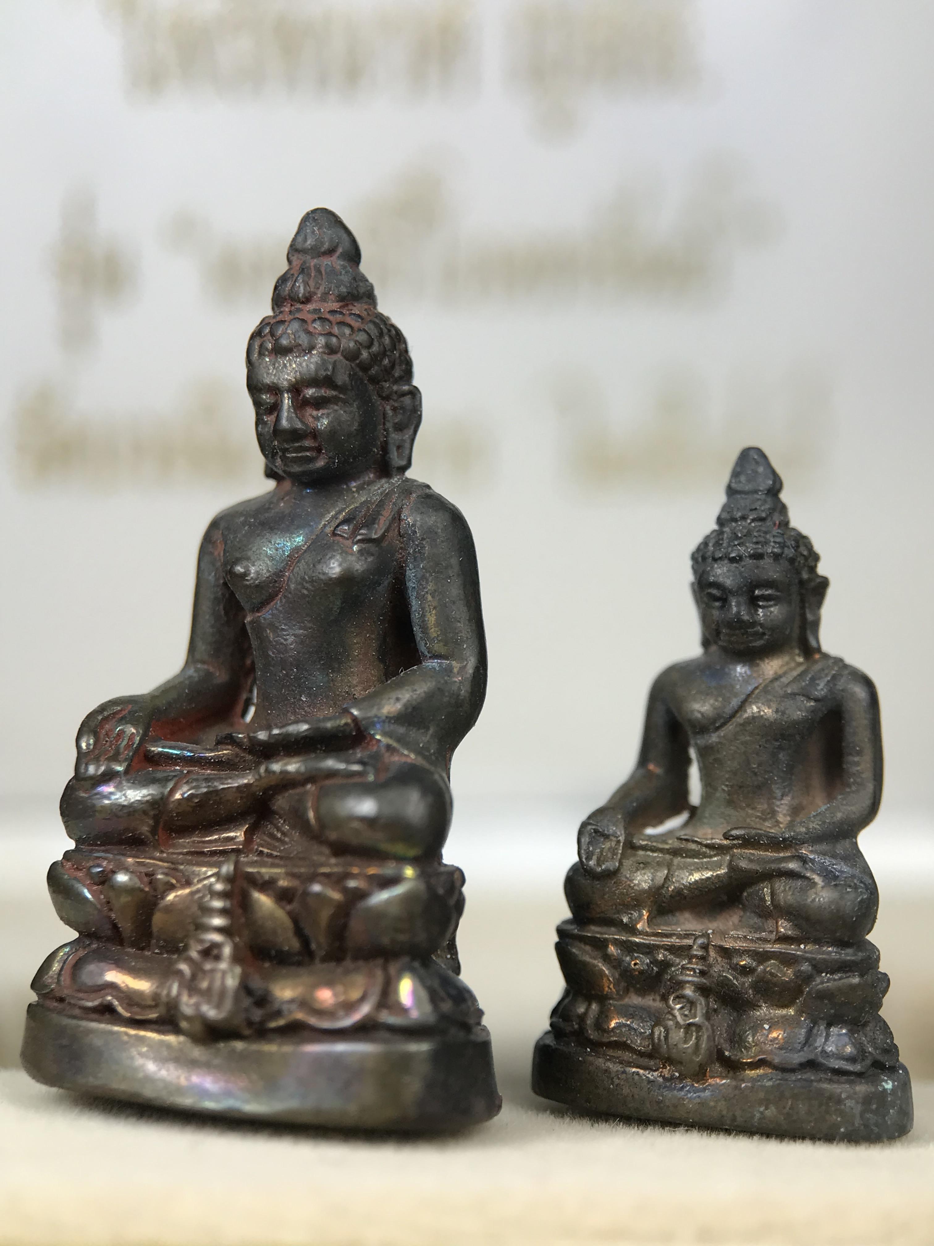 พระกริ่ง-พระชัยวัฒน์ ไพรีพินาศ ญสส.รุ่น นวฤทธิ์โภคทรัพย์ ปี 2544 อุดผงพุทธคุณ บรรจุมวลสารจิตรลดา และเส้นพระเกศาของสมเด็จพระญาณสังวร พระสังฆราชฯ พร้อมกล่องบรรจุเดิม เนื้อนวโละผิวปัดแต่ง(นำฤกษ์) ชุดหมายเลข ๑๙(1ใน 999 ชุด) หายากพบเจอน้อยมาก