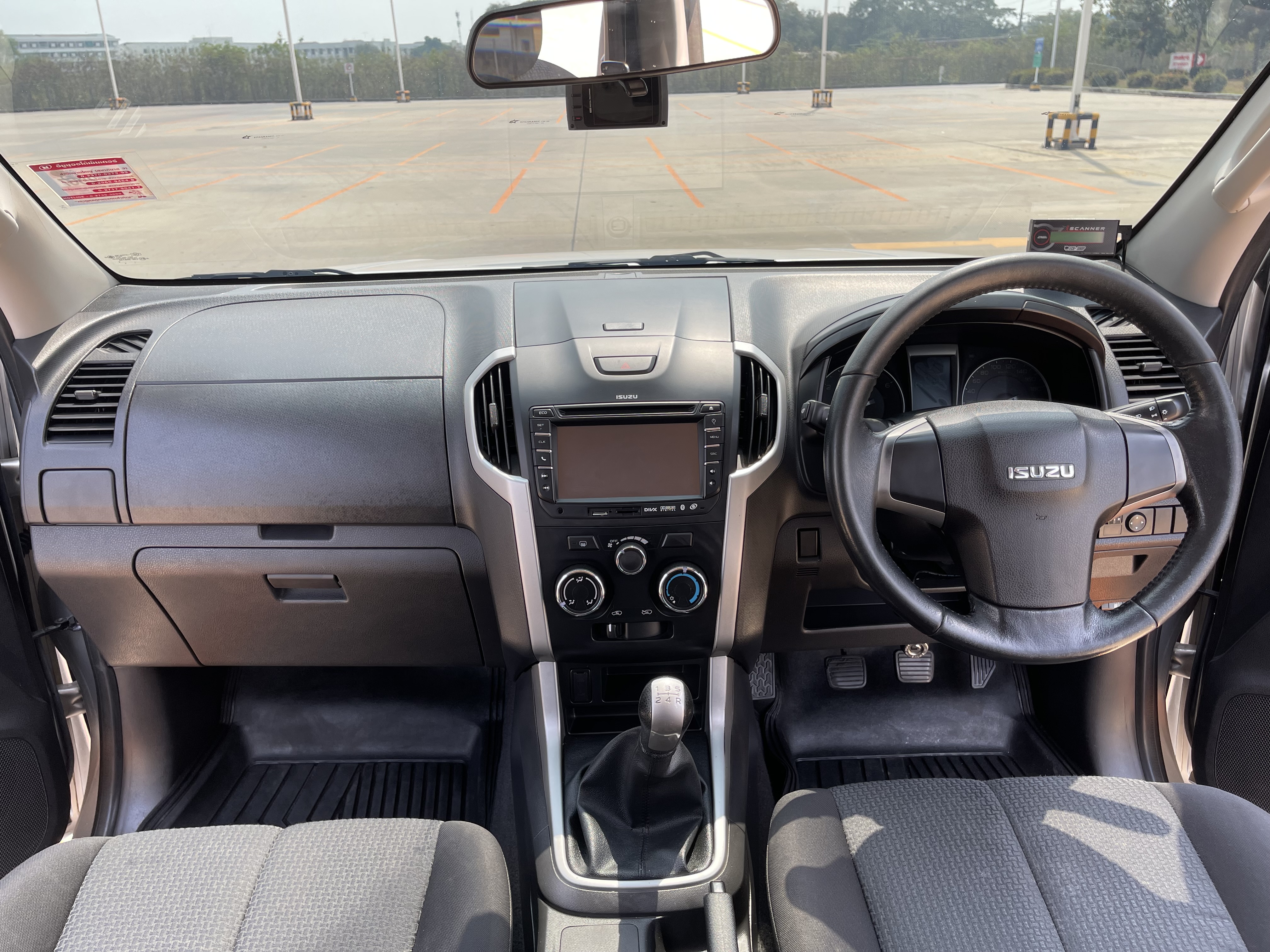 Isuzu Dmax All New 4ประตู Hilander 2.5 Vgs Z Dvd 2014 เงิน