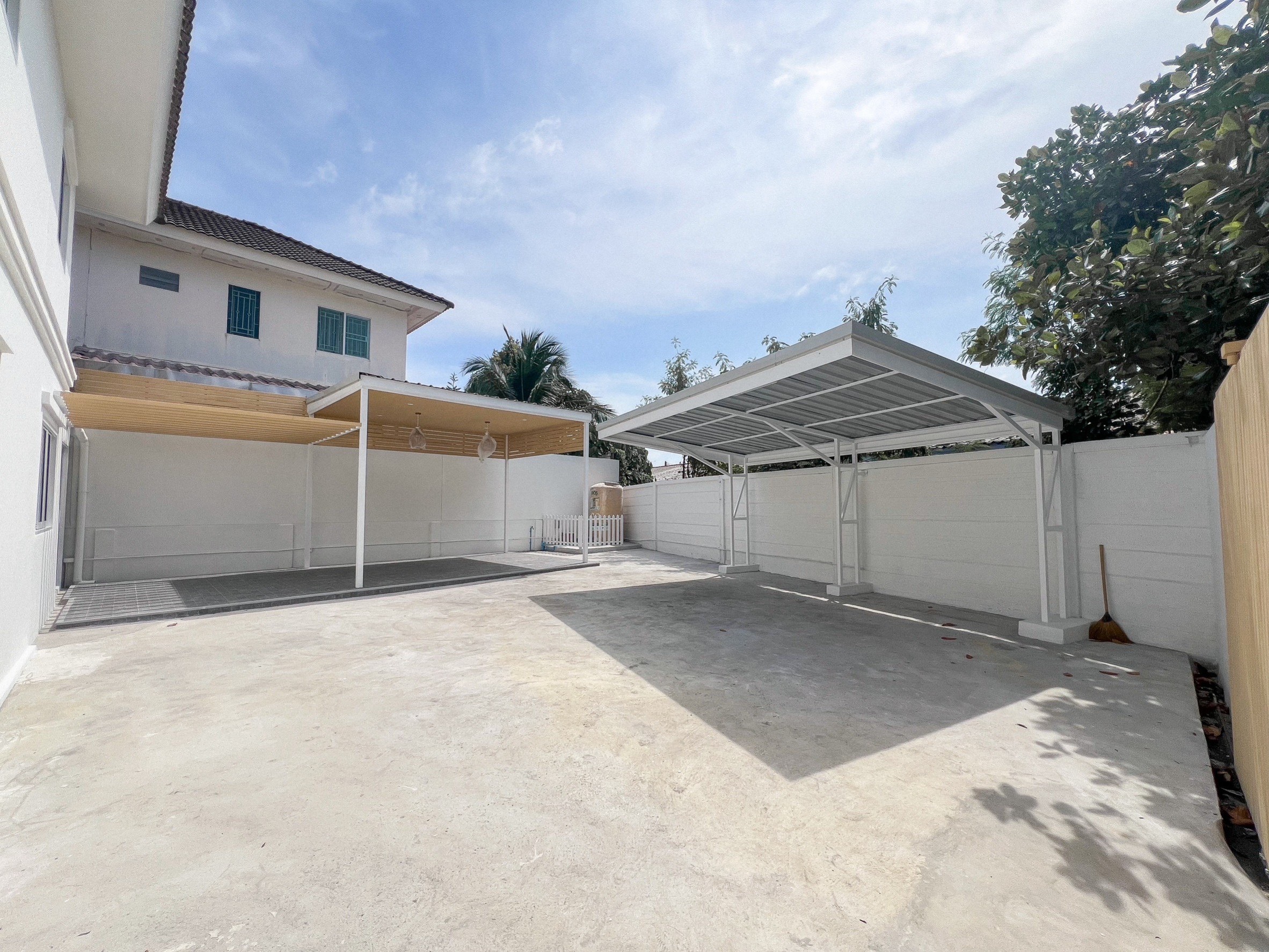 For Sale : Ratsada-Samkong, 2-Story Town Home, 3 Bedrooms 2 Bathrooms