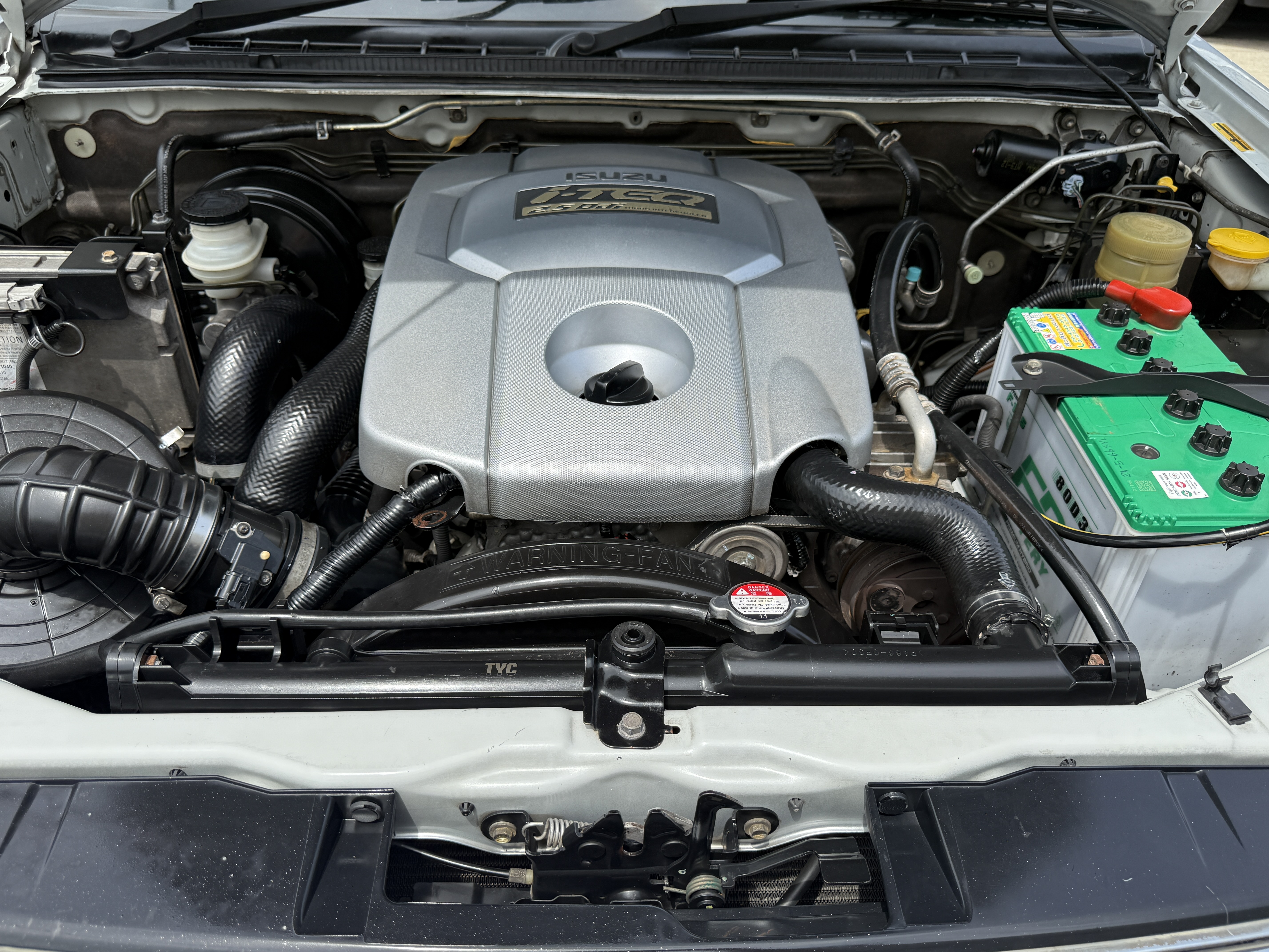 Isuzu Dmax Cab Hilander 2.5 Abs 2010 เงิน