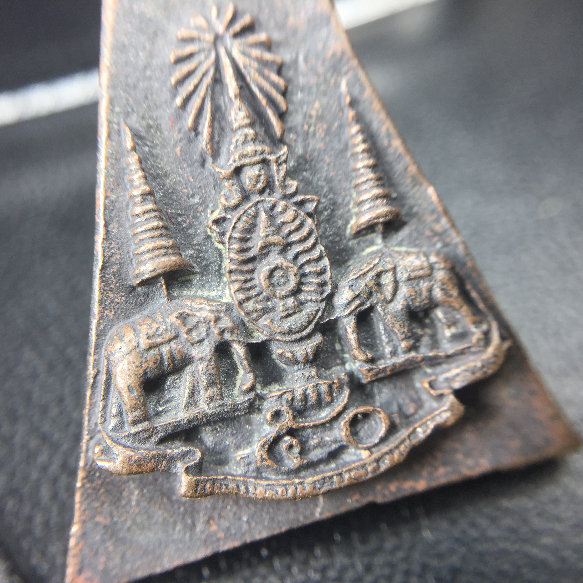 พระกำลังแผ่นดิน (สมเด็จจิตรลดา2) จัดสร้างเฉลิมพระเกียรติ ร.9 ครองราชย์ 50 ปี 2539 เนื้อเงิน(ผิวเดิมกลับดำ รุ้งๆสวย)+เนื้อนวโลหะ(สร้างน้อยหายาก)พร้อมกล่องบรรจุเดิมครบสมบูรณ์(1ใน2539องค์)