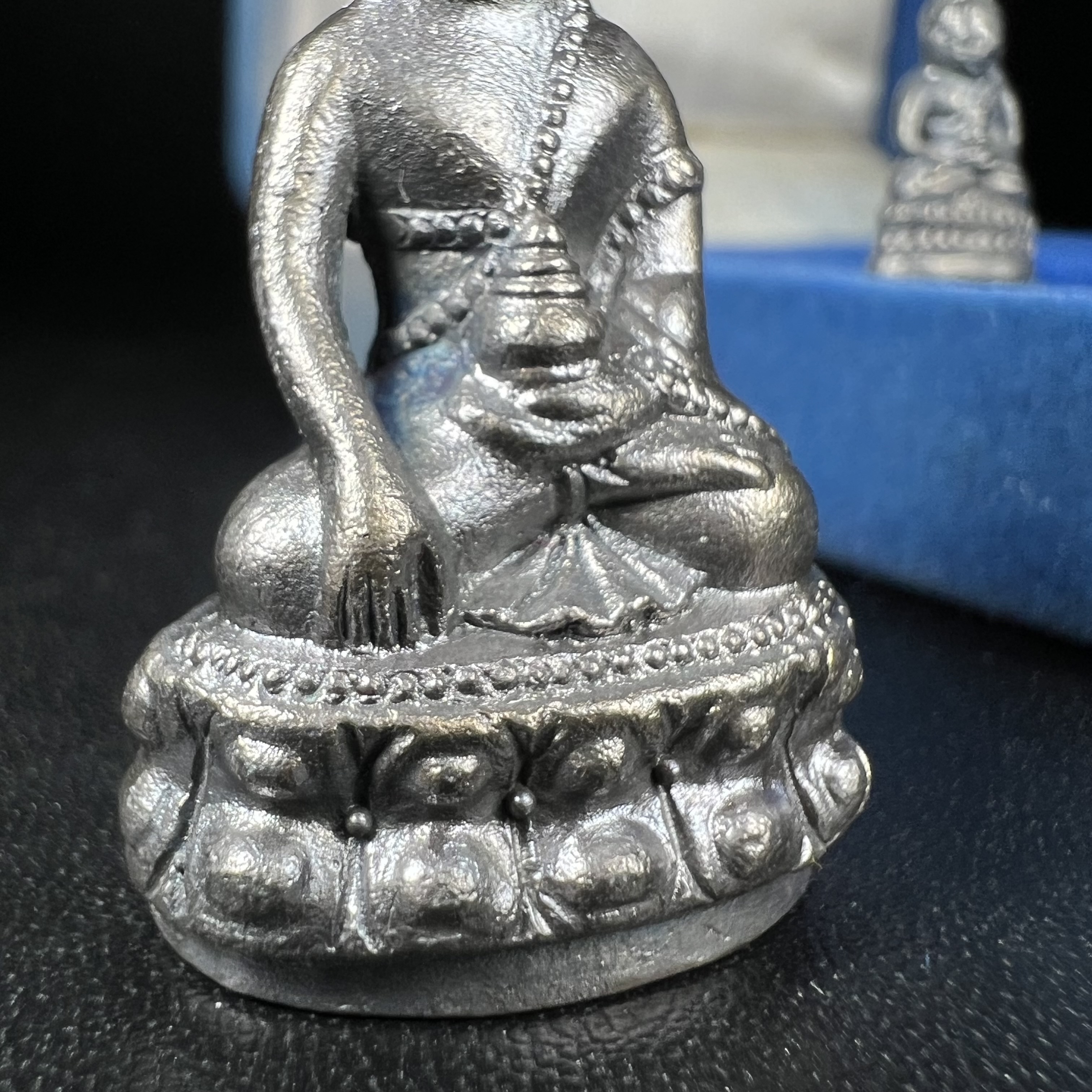 พระกริ่ง-พระชัยวัฒน์ สว. 90 พรรษาสมเด็จย่า ปี2533 เนื้อนวโลหะ(ผสมทองคำเยอะมากรุ่นนี้)(ในหลวงรัชกาลที่9เสด็จในพิธี)(หล่อแบบโบราณอุดมวลสาร 108 แบบฉบับพระกริ่งใหญ่สายวัดสุทัศน์ พระสังฆราช(แพ))(1 ใน 3000 ชุด) หายาก