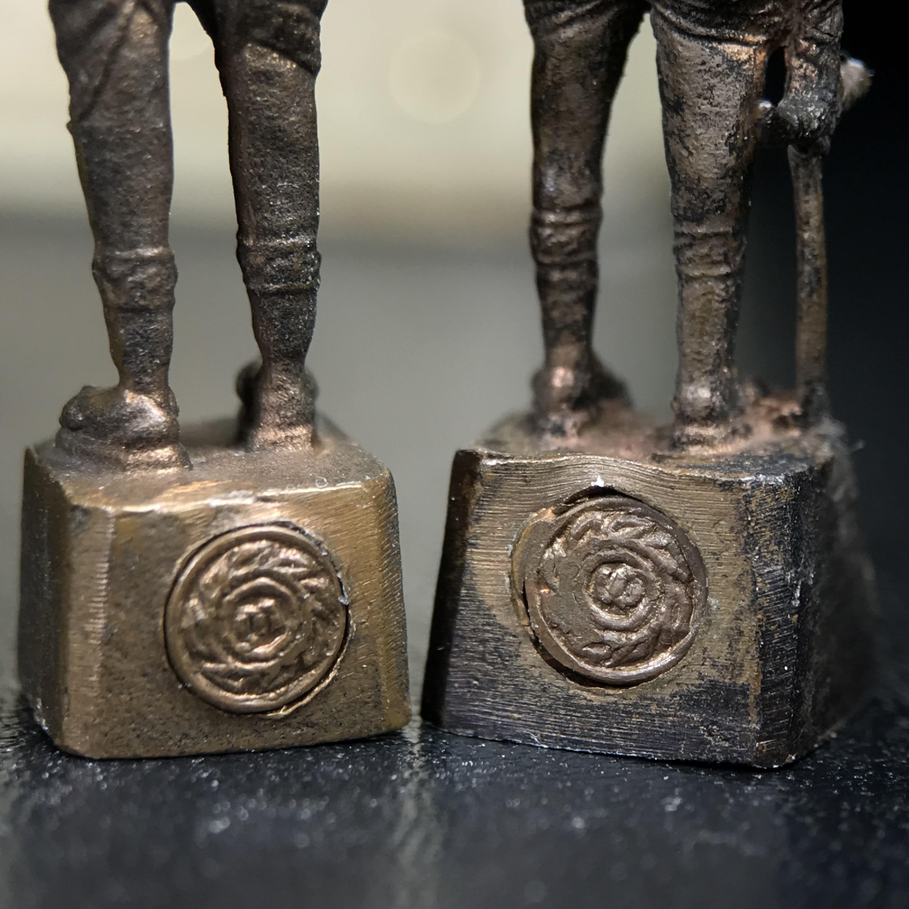 พระกริ่งสมเด็จพระนเรศวร-พระกริ่งสมเด็จพระเอกาทศรถ กองทัพภาคที่3จัดสร้าง ปี2517 เนื้อนวโลหะครบชุด 2องค์กล่องบรรจุเดิมครบสมบูรณ์(หายาก)(1ใน 300ชุด)(ในหลวง ร.9 เสด็จในพิธี)ปลุกเสกโดยพระคณาจารย์ชื่อดังในยุคนั้น7วัน7คืน(หลวงปู่โต๊ะ วัดประดู่ฉิมพลี ร่วมปลุกเสก)