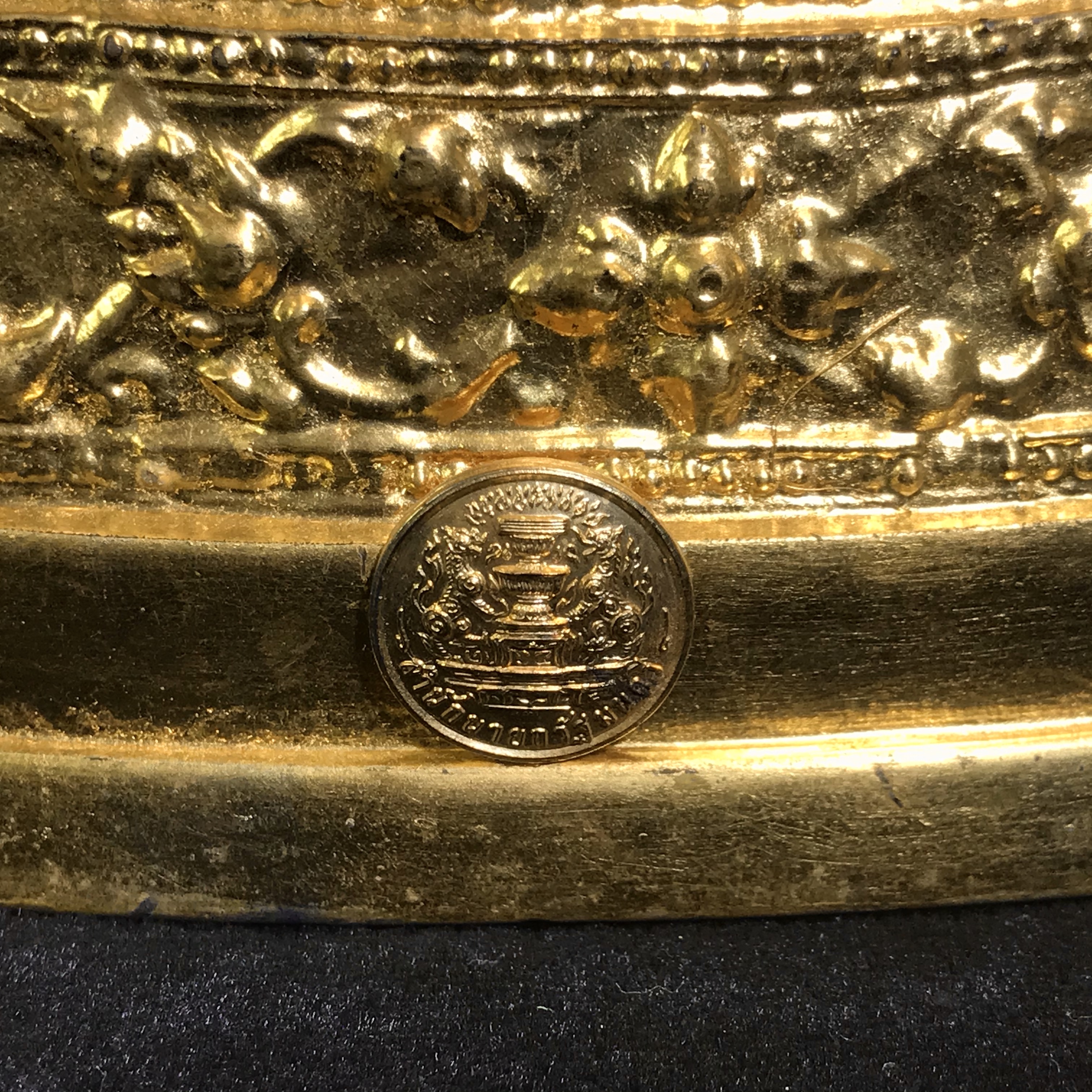 พระพุทธนวมมหาราชายุจฉับปริวัตนมงคล ภปร. พระบาทสมเด็จพระเจ้าอยู่ห้วรัชกาลที่9 เนื่องในวโรกาสเฉลิมพระชนมพรรษา 6 รอบ ( 72 พรรษา )ปี 2542 โดยสำนักนายกรัฐมนตรี หน้าตัก 5นิ้ว(พิธีใหญ่ พุทธศิลป์สวย งดงาม)