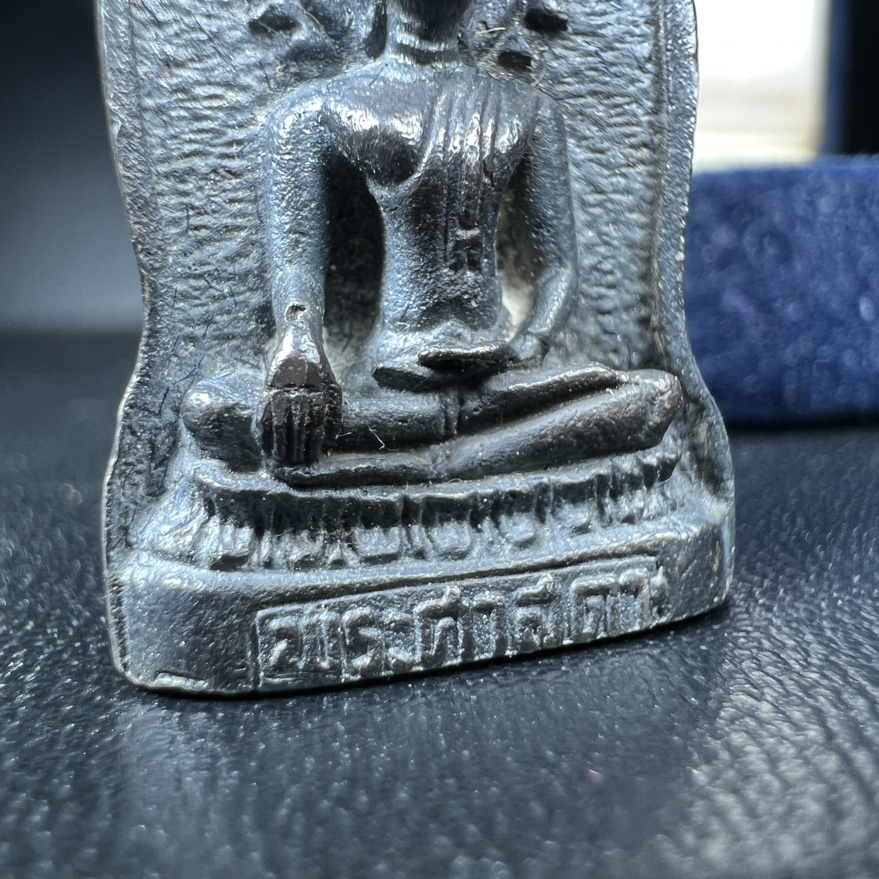 พระศาสดาใบเสมา ภปร. วัดบวรนิเวศวิหาร ปี2532 จัดสร้างในโอกาสสองทศวรรษรามาธิบดี เพื่อศูนย์การแพทย์สิริกิติ์ เนื้อเงิน(ผิวเดิมกลับดำสวยงามเข้มขลัง)พร้อมกล่องบรรจุเดิม