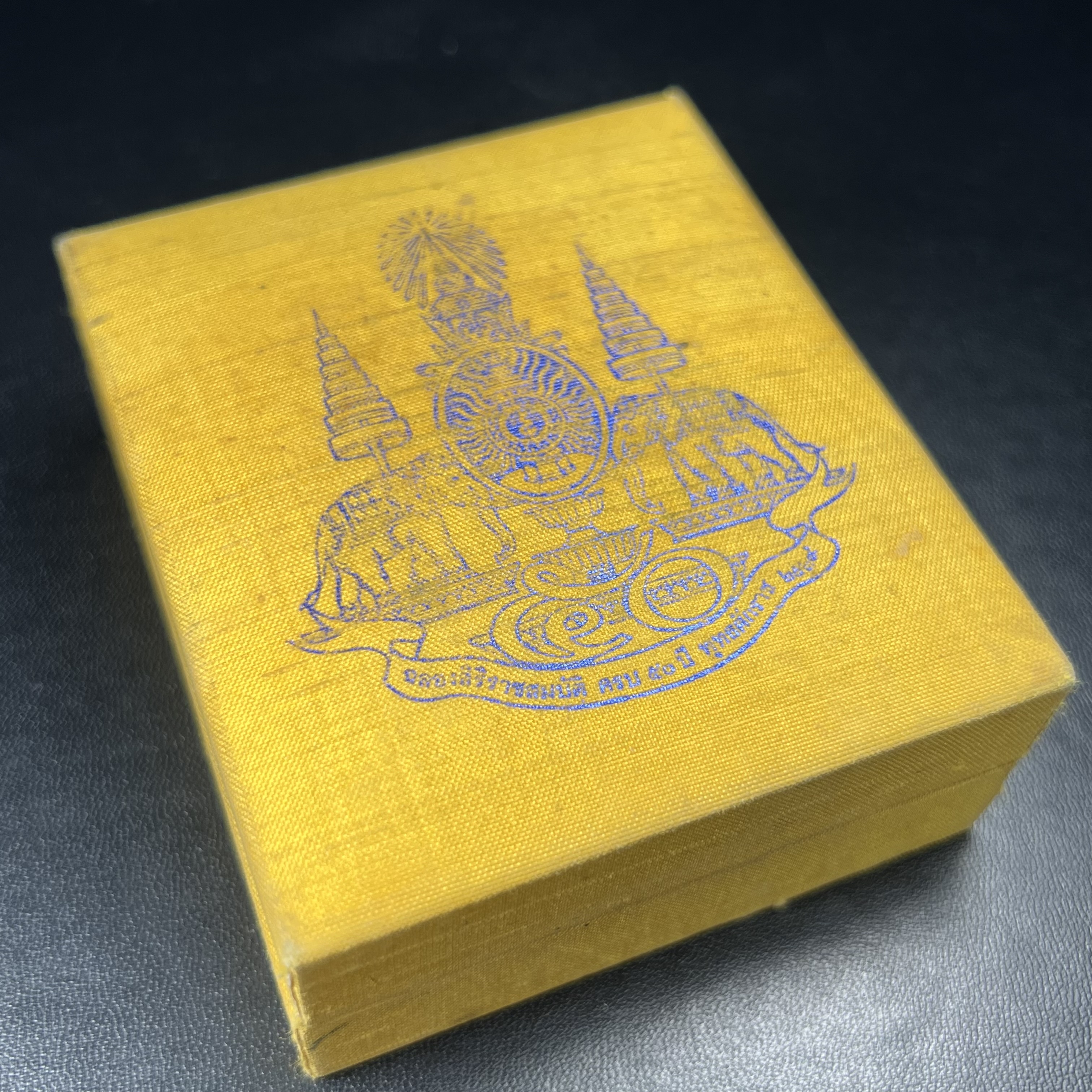 พระกริ่งจีน "ต้าเยิ่นถะ" ชุดกาญจนาภิเษกครองราชย์ 50 ปี วัดบวรนิเวศวิหาร ปี 2538 เนื้อเงินสามกษัตริย์ 99.99% สูง 3.8 ซม. (สภาพผิวสวยเดิมติดรุ้งๆ พิธีใหญ่ พุทธศิลป์งดงาม) สภาพสวยเดิมพร้อมกล่องบรรจุเดิม ***ตอกโค๊ดหมายเลข ๖๒๖๒***