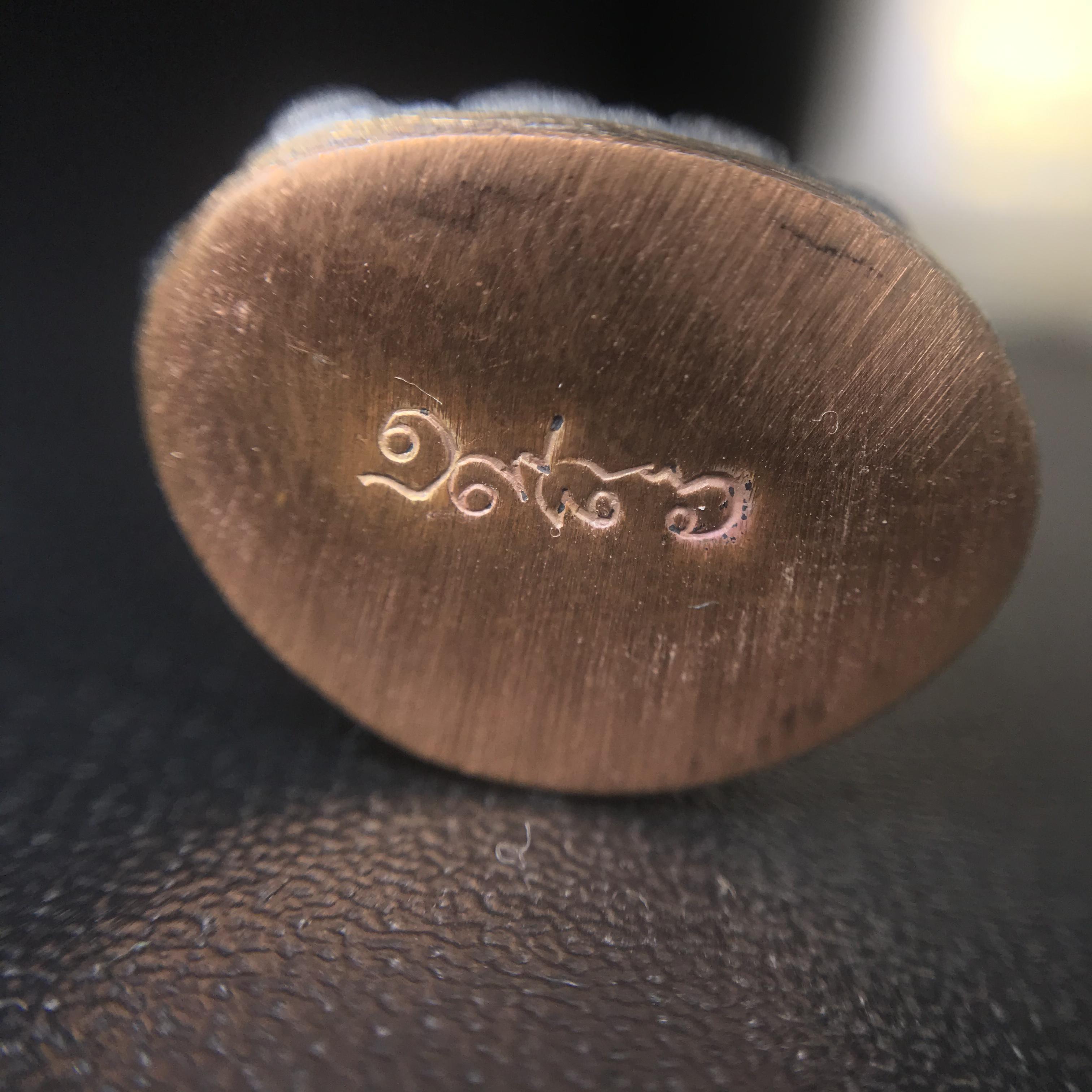 พระกริ่งชินบัญชรฉลองพระชันษา 100 ปี สมเด็จพระญาณสังวร วัดบวรนิเวศวิหาร ปี 2556 เนื้อนวโลหะผสมทองคำก้นทองแดง พิธีใหญ่ มวลสารเด่น นิยม(1 ใน 2556 องค์)