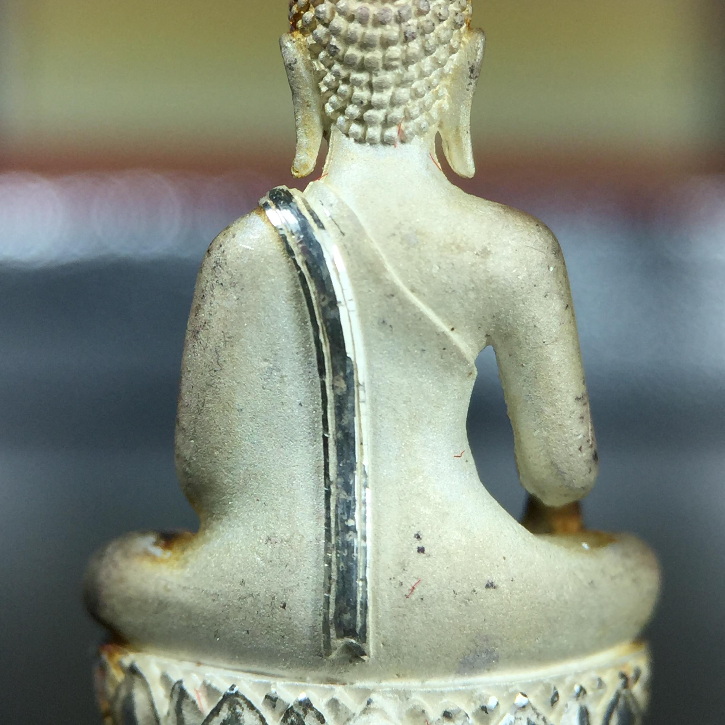 พระกริ่ง+พระชัยวัฒน์พระพุทธนวราชบพิตร ครองสิริราชสมบัติครบ 50 ปี พ.ศ.2540 เนื้อเงินผิวเดิมๆขึ้นสีรุ้งธรรมชาติแบบนิยม(หายาก)(สีสันที่ธรรมชาติสรรค์สร้าง)พร้อมกล่องบรรจุเดิมครบ(1ชุด 2 องค์)1 ใน 9500 ชุด