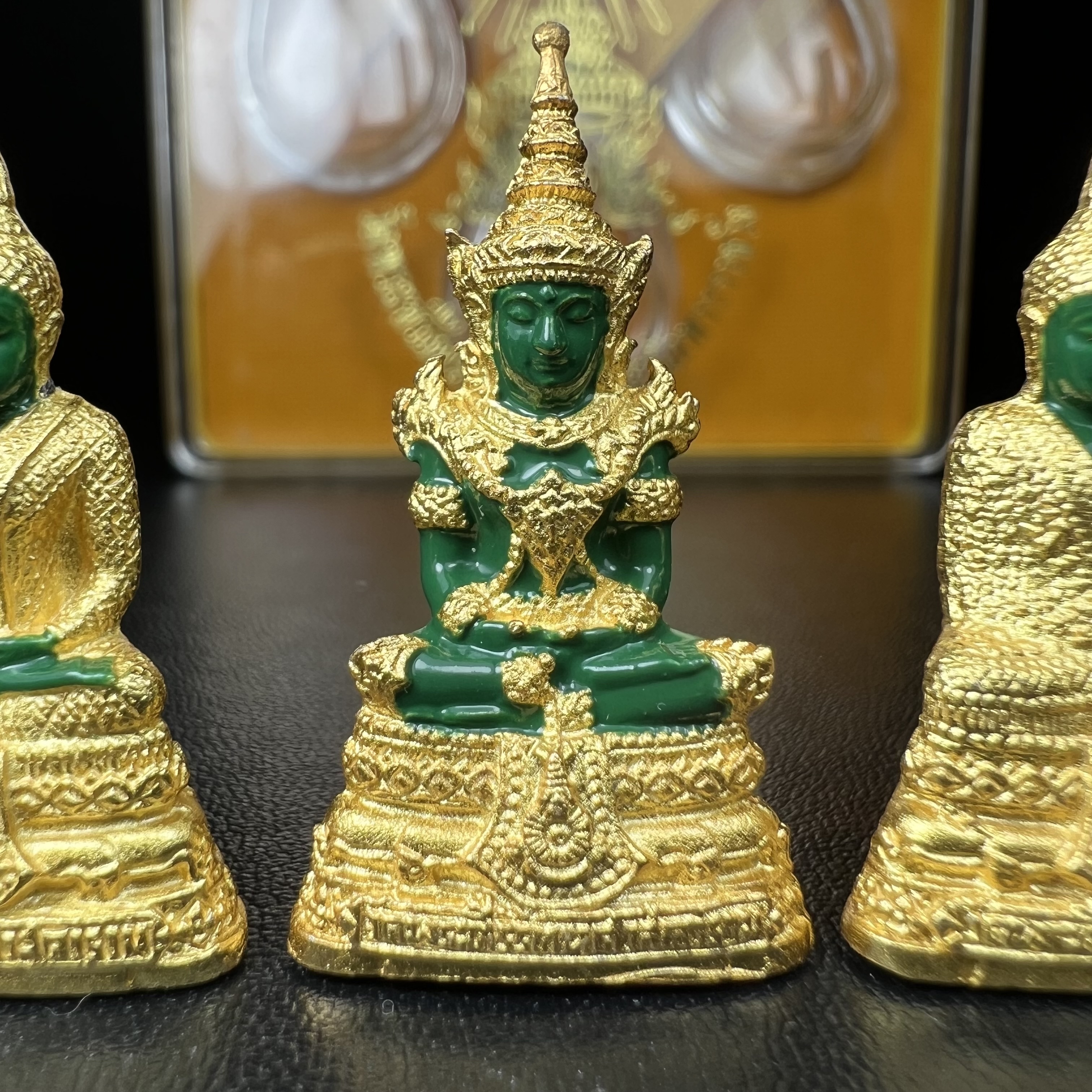 พระพุทธมหามณีรัตนปฏิมากร(พระแก้วมรกต) วัดพระศรีรัตนศาสดาราม สำนักพระราชวัง จัดสร้าง ชุด3 ฤดู ร้อน ฝน หนาว(บรรจุมวลสารใต้ฐาน)