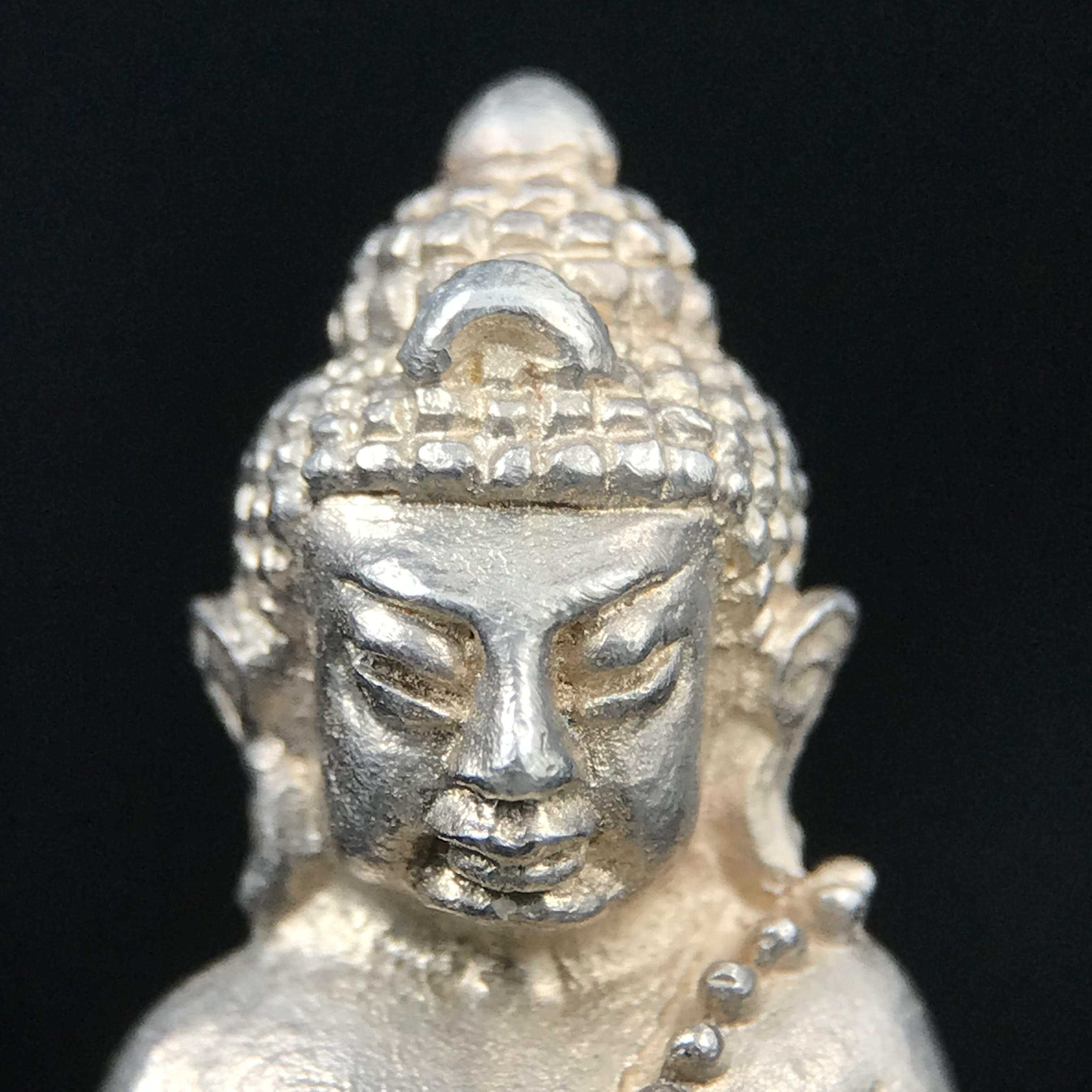 พระกริ่งญาณสังวร(พระกริ่ง ญส.)ปี 2519 เนื้อเงิน(สภาพสวยผิวเดิมขึ้นน้ำทองสวยมาก) สมเด็จพระญาณสังวรและหลวงพ่อคูณ ปริสุทโธ จับสายสูตรร่วมกันในพิธีเททอง ณ อุโบสถวัดบวรนิเวศวิหาร(พิธีใหญ่ เจตนาดี หลวงปู่โต๊ะร่วมปลุกเสก)(แบบนี้ไม่ควรพลาด)หายาก 1ใน 999 องค์