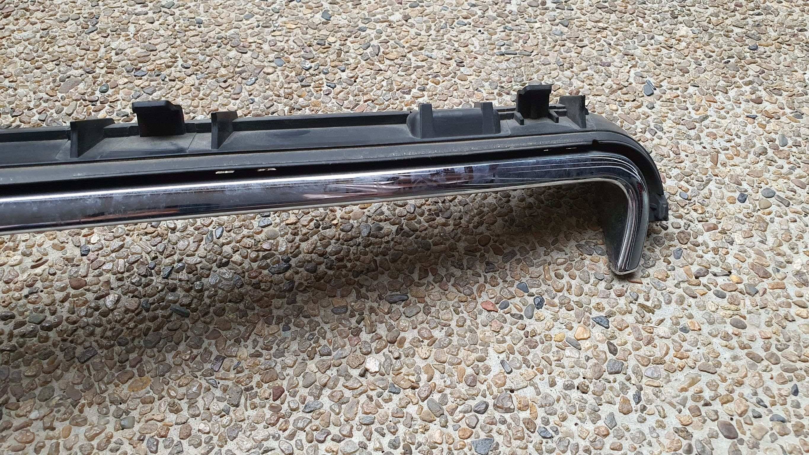 คิ้วฝากระโปรงหน้า BENZ W207