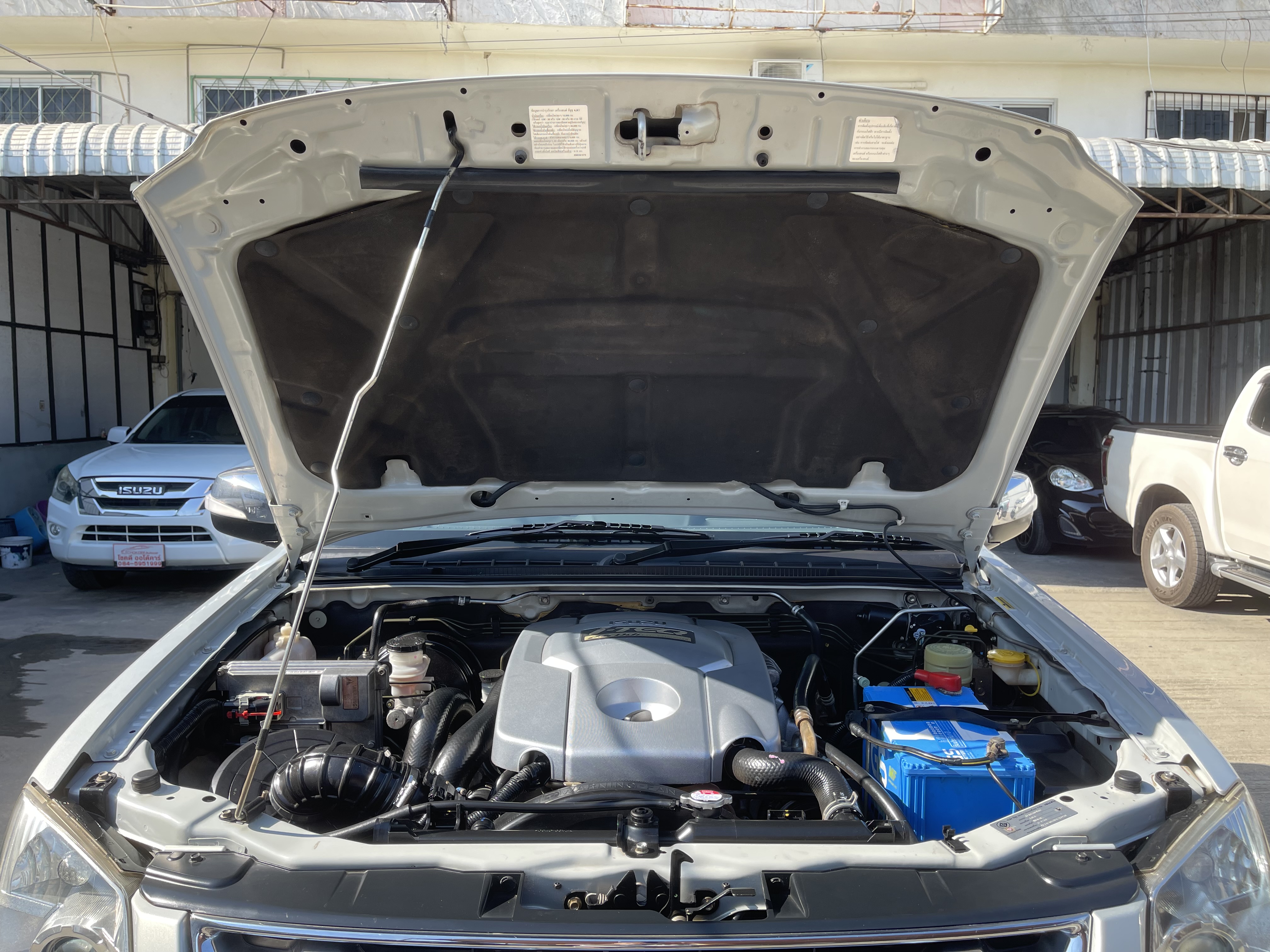 Isuzu Dmax Cab Hilander 2.5 Abs 2011 เงิน