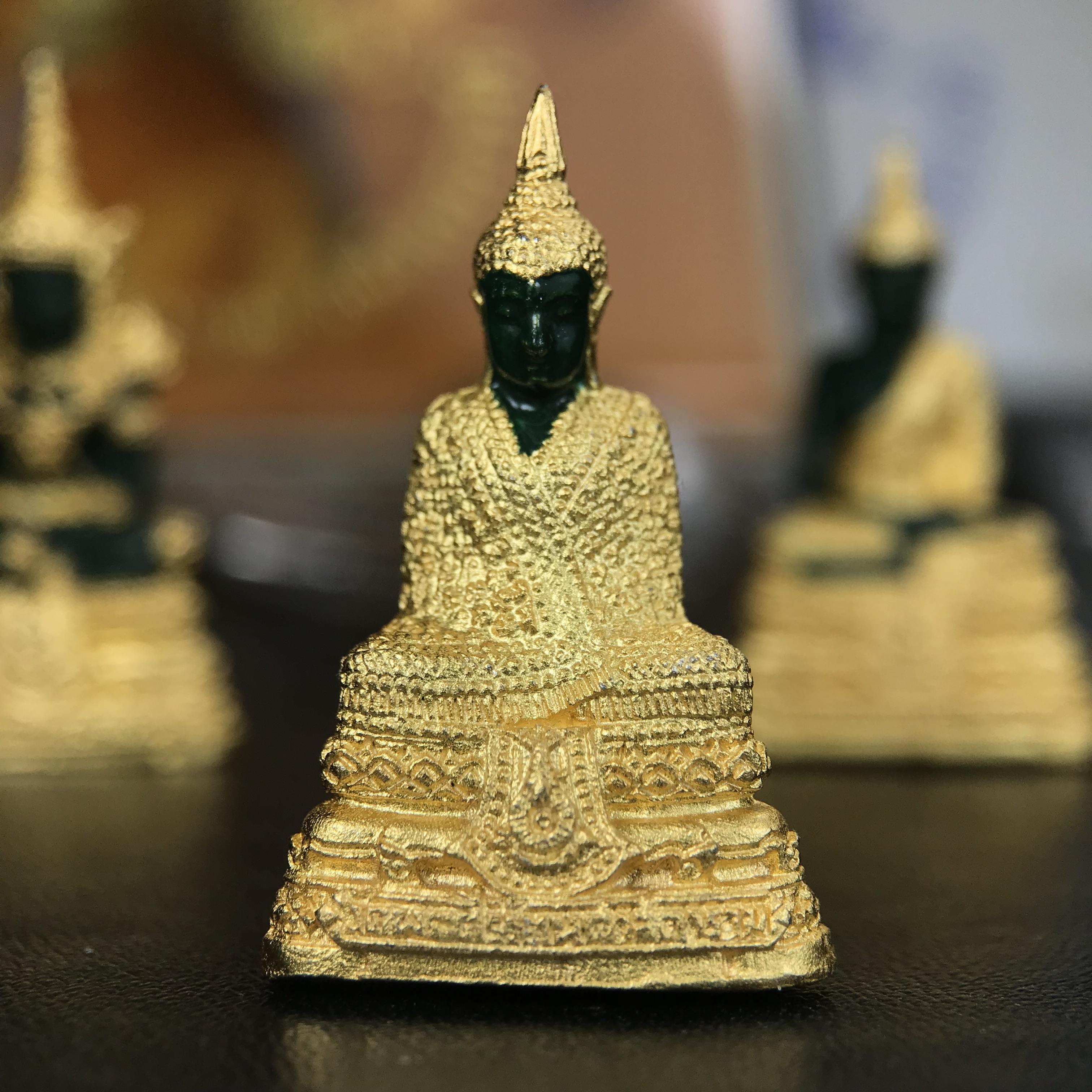 พระพุทธมหามณีรัตนปฏิมากร(พระแก้วมรกต) วัดพระศรีรัตนศาสดาราม สำนักพระราชวัง จัดสร้าง ชุด3 ฤดู ร้อน ฝน หนาว(บรรจุมวลสารใต้ฐาน)