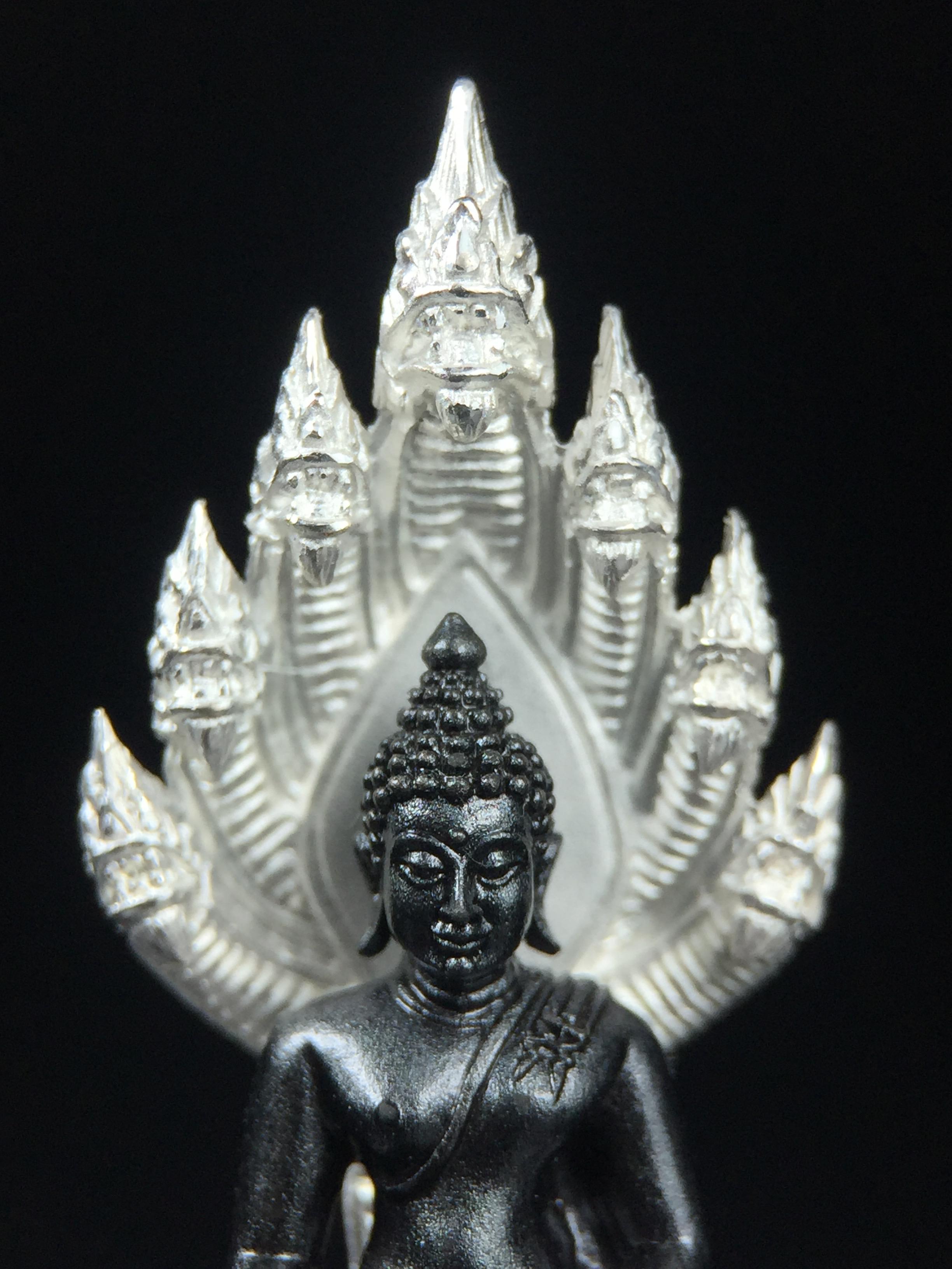 พระนาคปรก สธ. รุ่นสร้างพระอุโบสถเฉลิมพระเกียรติ 4 รอบ 84 พรรษา สมเด็จพระเทพรัตนราชสุดาฯ วัดบวรนิเวศวิหาร ปี 2543 พิมพ์ใหญ่ องค์พระเนื้อนวโลหะ ฐานนาคปรกเนื้อเงิน(สภาพ สวย )พิธีใหญ่ พุทธศิลป์งดงาม หายาก(องค์หมายเลขสวย ๘๓๕) (1 ใน 1999 องค์)