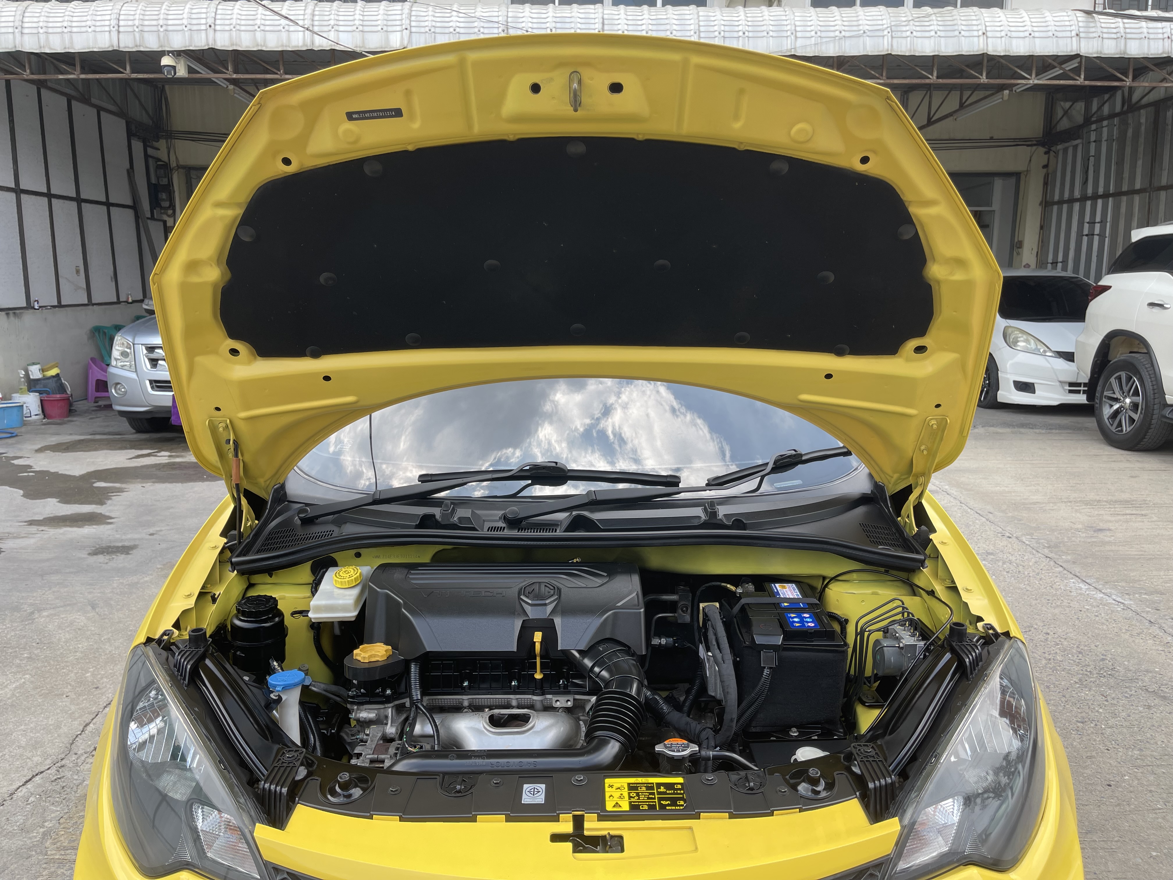 MG MG3 1.5 X (Twotone) Sunroof At 2016 เหลือง-ดำ