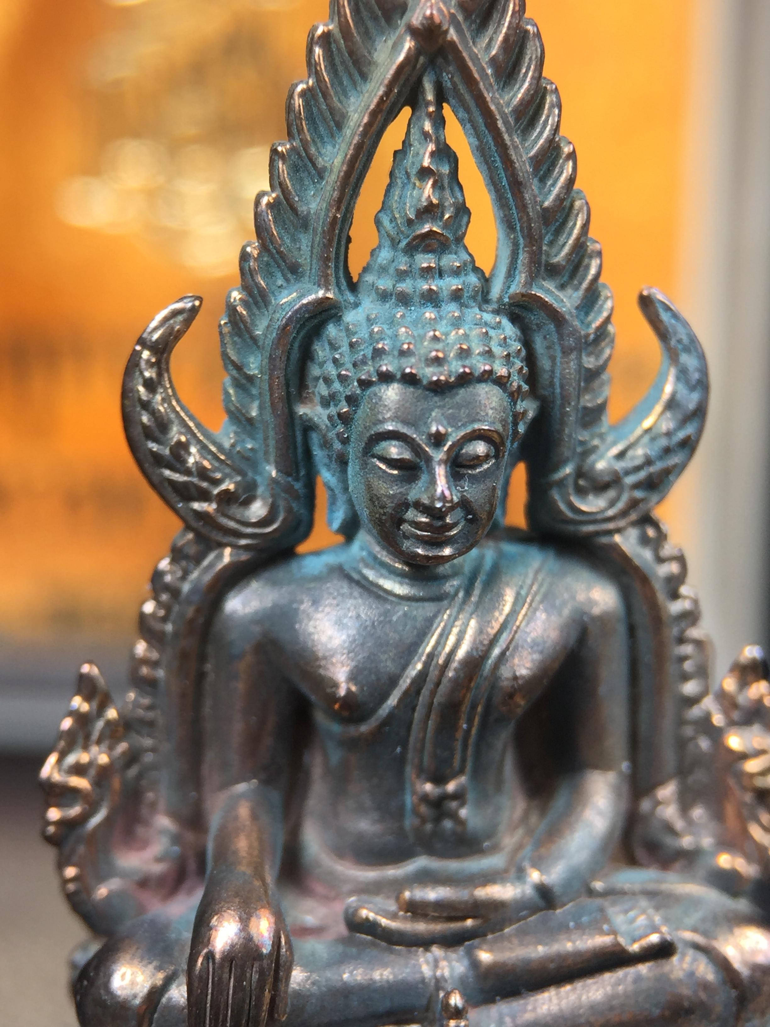 พระพุทธชินราช ญสส. วัดพระศรีมหาธาตุ จ.พิษณุโลก ปี2543 กริ่งชินราชเนื้อนวโลหะเต็มสูตร (ผสมทองคำ 2 บาท ต่อน้ำหนักเนื้อ 1 กิโลกรัม) พิธีใหญ่ รุ่นแรกและรุ่นเดียวที่ หลวงปู่หมุน ฐิตสีโล วัดบ้านจาน มาร่วมปลุกเสก(องค์หมายเลข 505 เลขสวย)(1 ใน 2543 องค์)นิยม