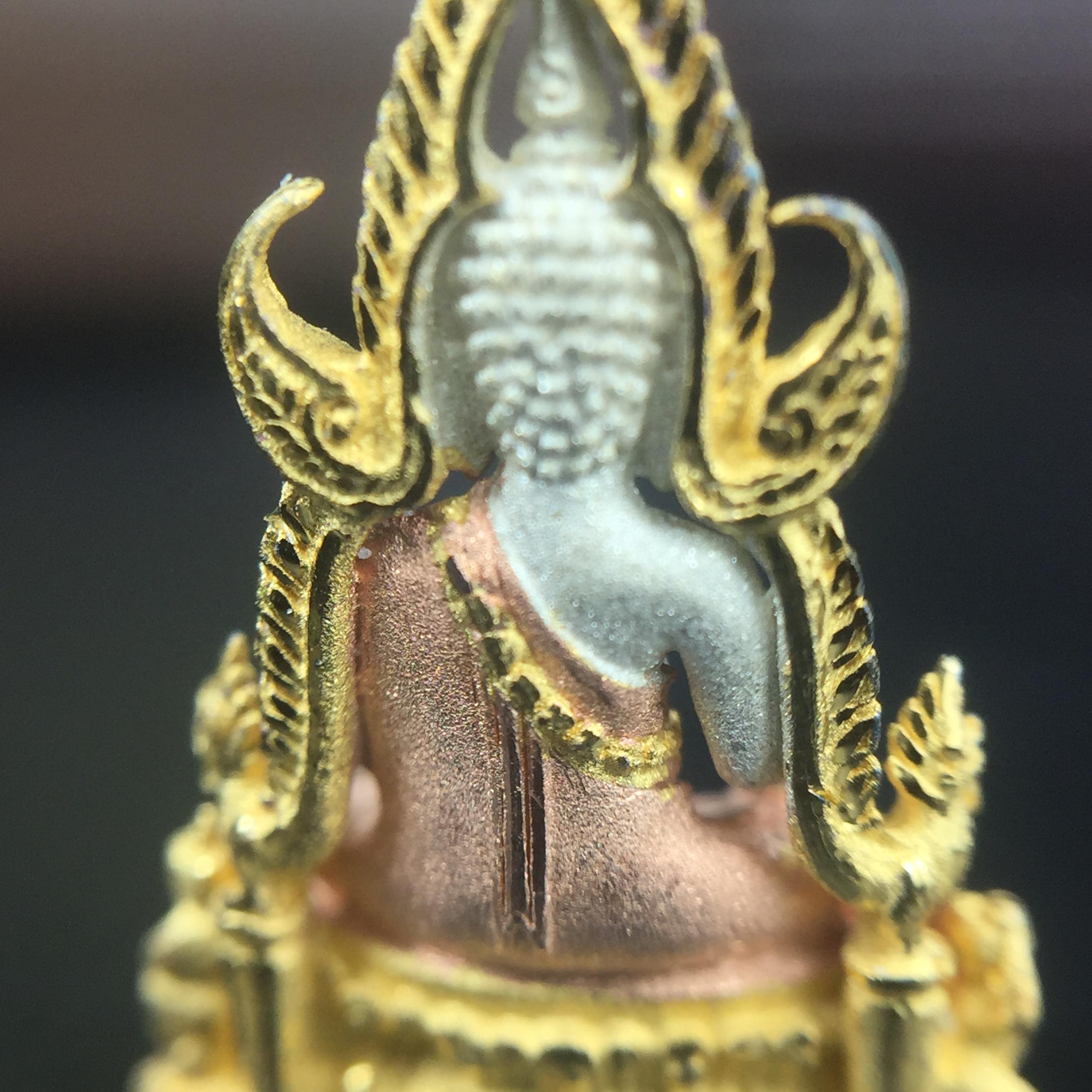 พระพุทธชินราช ภปร. โครงการ "เพราะแผ่นดินนี้ คือ แผ่นดินเกิด" ปี2548(รุ่นแรก) ลอยองค์ หน้าตัก 1/4 นิ้ว เนื้อเงินสามกษัตริย์(สภาพคัดสวย กล่องบรรจุเดิมครบ)