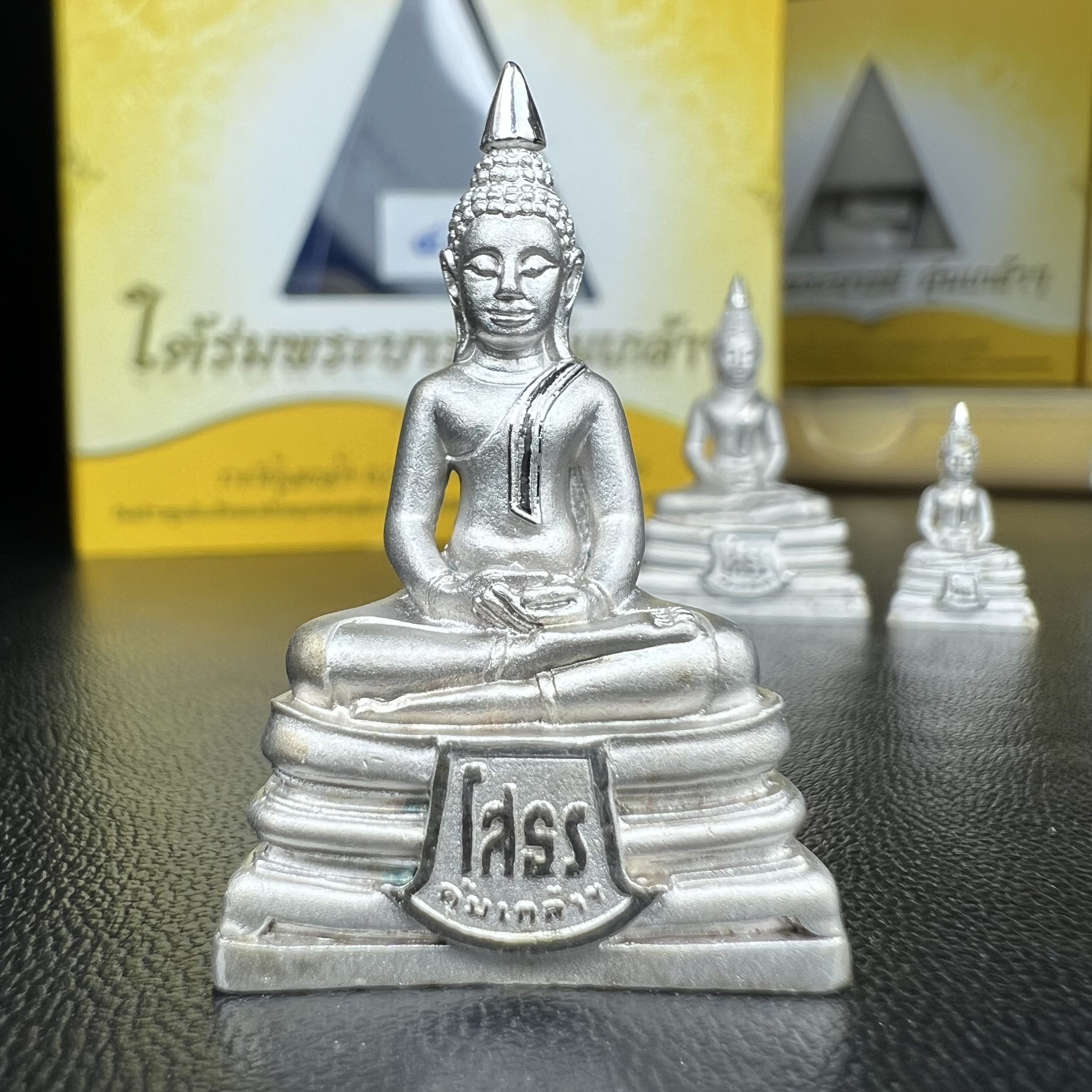 พระพุทธโสธร คุ้มเกล้าฯ ภปร.(ใต้ร่มพระบารมี คุ้มเกล้า) 60ปี รพ.ภูมิพลฯ พ.ศ.2552 เนื้อเงิน ชุบทองคำขาว(ลอยองค์พิมพ์ ใหญ่+กลาง+เล็ก)(1ชุด 3 พิมพ์ ครบทุกแบบที่จัดสร้าง)1 ใน 5000 ชุด ครบชุดหายาก