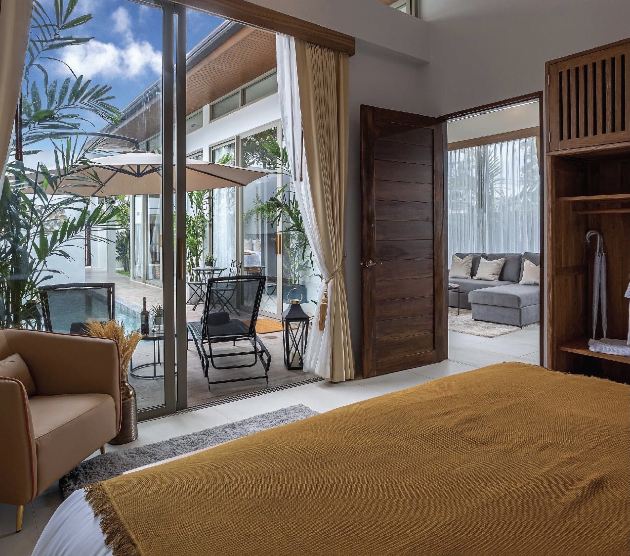 For Rent : Rawai, Luxury Private Pool Villa, 2 bedrooms 2 Bathrooms, Pool view.