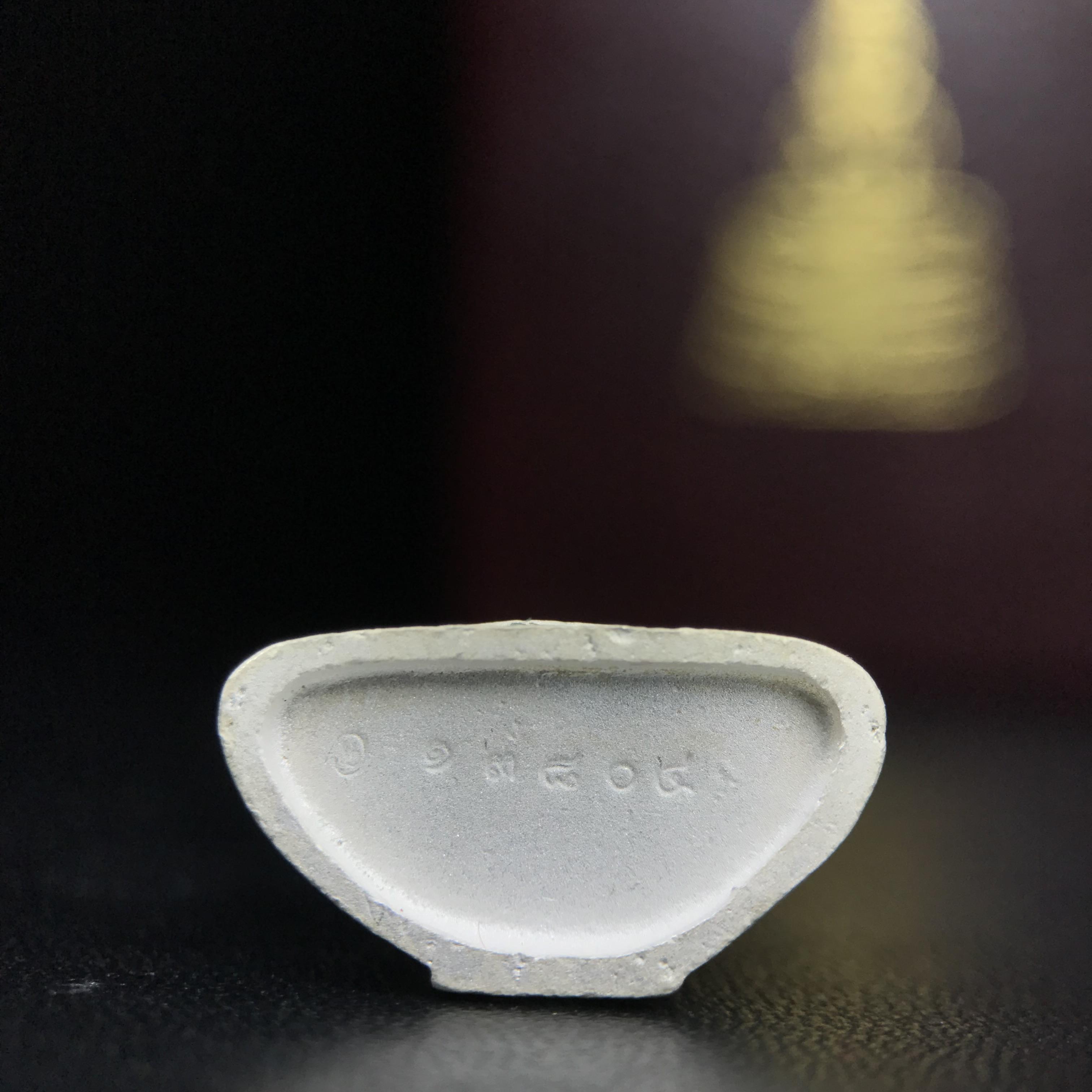 พระพุทธโสธร(หลวงพ่อโสธร) รุ่นสร้างอุโบสถ ปี2539 เนื้อเงินทรายนวลขัดเงาบางส่วน ลอยองค์พิมพ์ใหญ่ สภาพสวยกล่องบรรจุเดิมครบสมบูรณ์(งานแพรนด้า จิวเวลรี่)สวยงดงาม