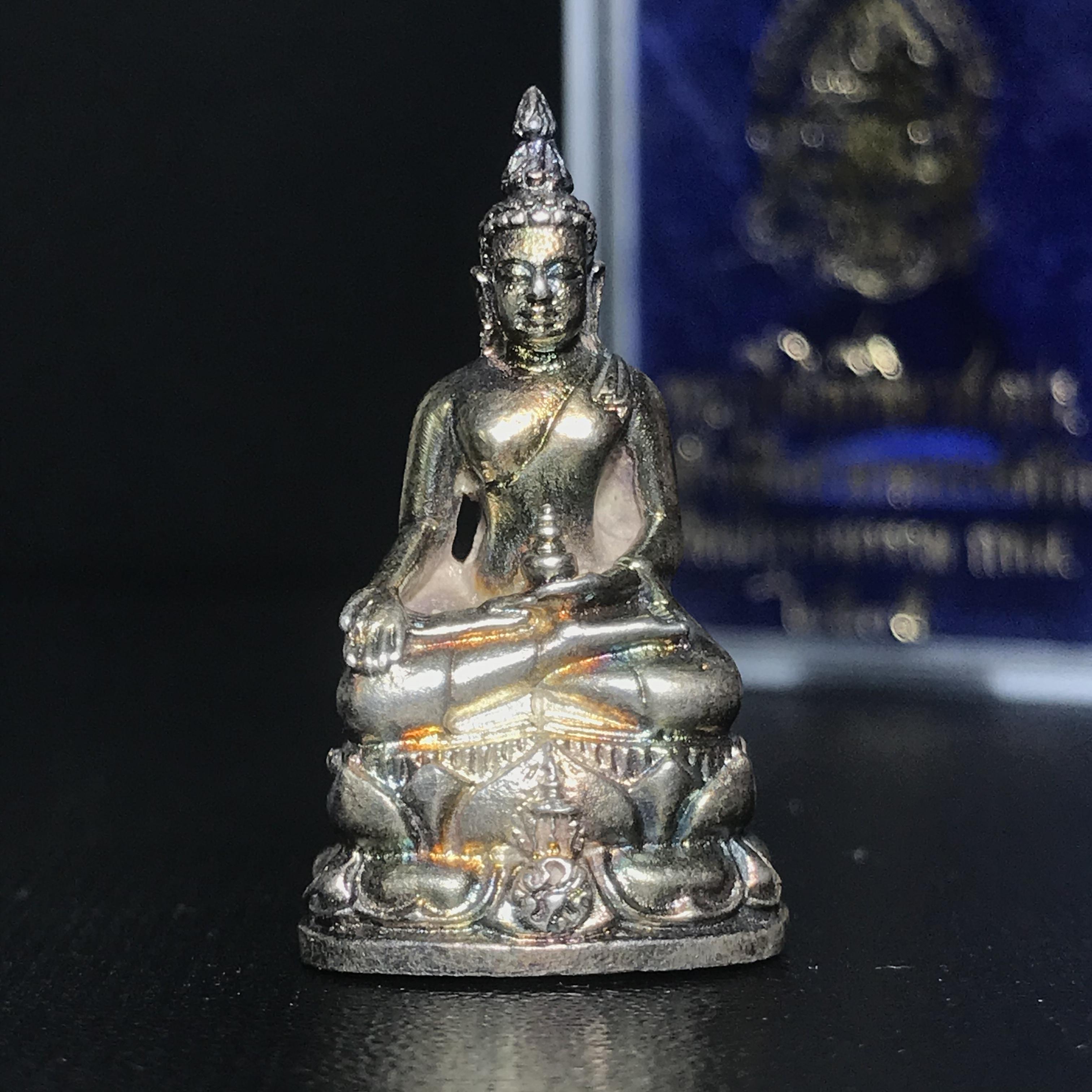 พระกริ่งไพรีพินาศ ภปร. รุ่นแรกของประเทศไทย วัดปทุมวนาราม ปี2535 เนื้อเงินผิวเดิมขึ้นสีรุ้งแบบนิยม งดงามกล่องครบ (ในหลวงรัชกาลที่9เสด็จเททอง)(1ใน3000องค์)